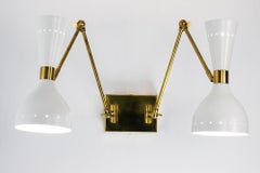 Doppio, zwei verstellbare, bewegliche, gegliederte Wandleuchter, zwei Arme, zwei Schirmen. Piattelli Entwurf