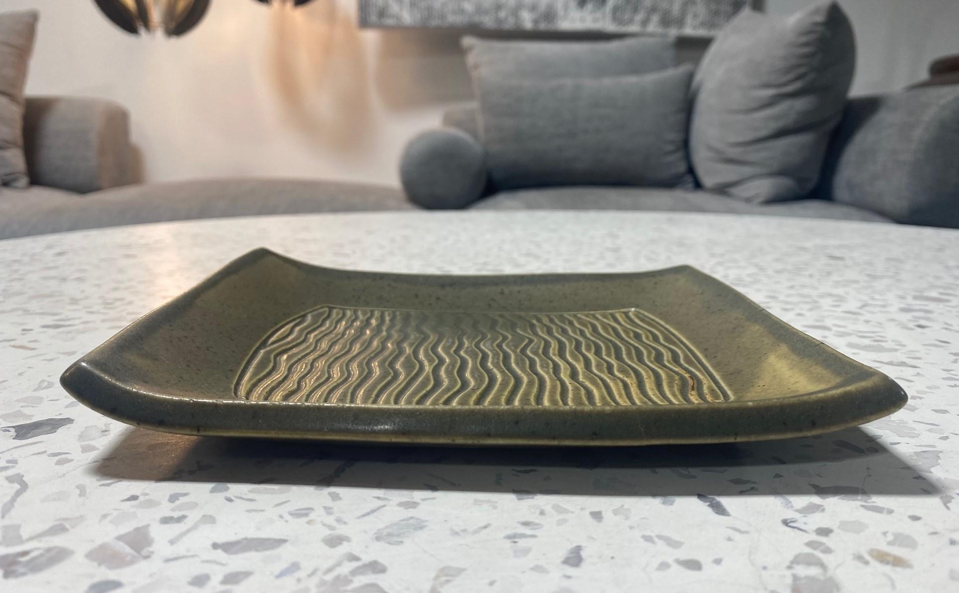 Mid-Century moderno Dora De Larios firmata Studio Pottery messicano americano della California in vendita