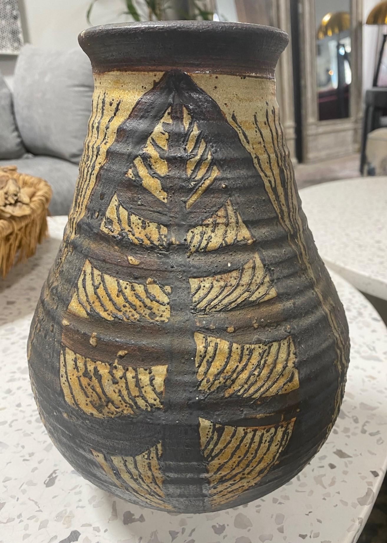 Dora De Larios Signed Mid-Century Modern California Studio Pottery Large Vase For Sale 3