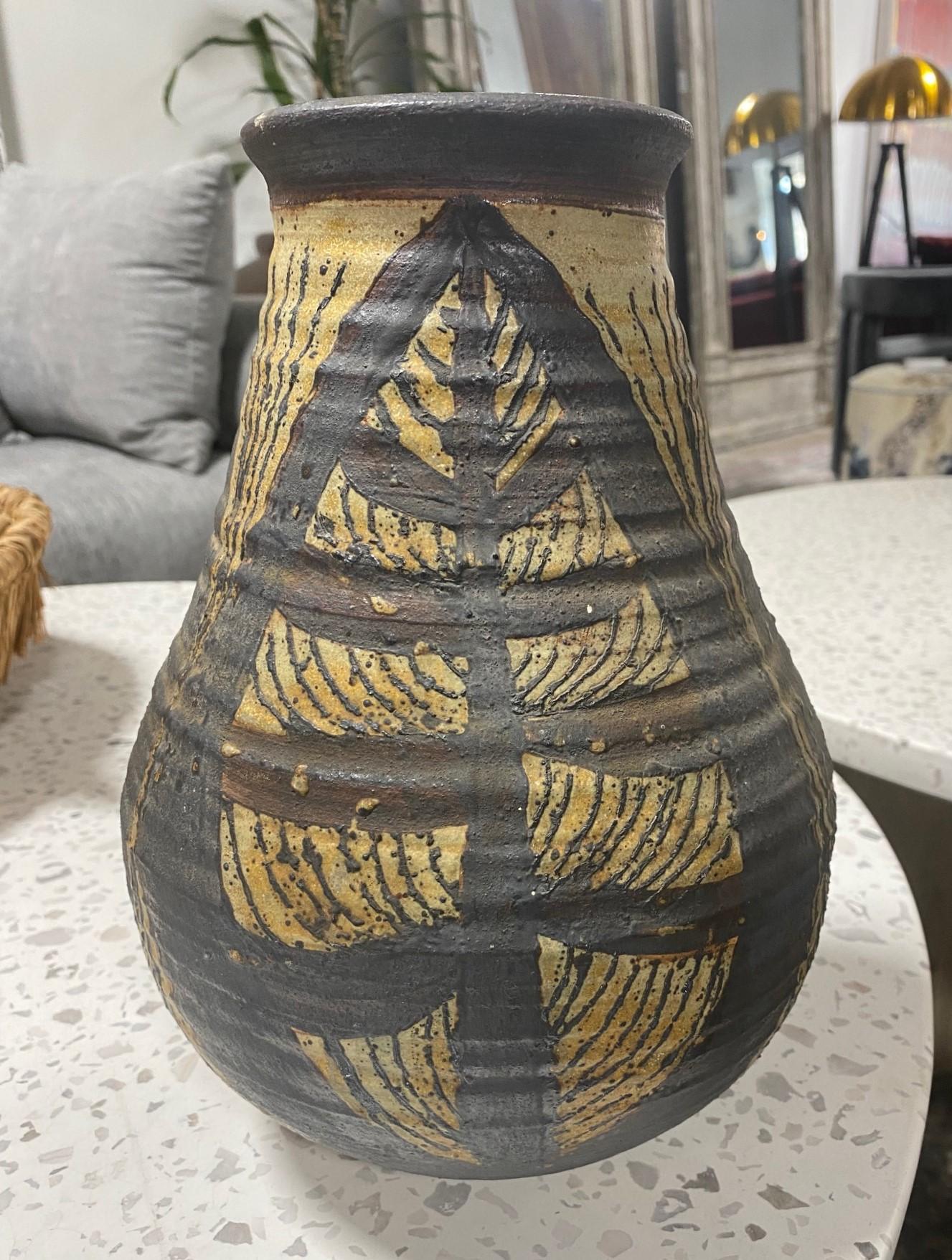 Americano Vaso grande firmato da Dora De Larios, Studio Pottery della California moderno e di metà secolo in vendita