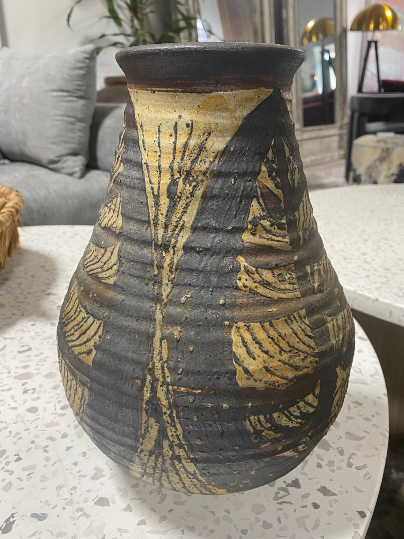 Dora De Larios Signed Mid-Century Modern California Studio Pottery Large Vase In Good Condition For Sale In Studio City, CA