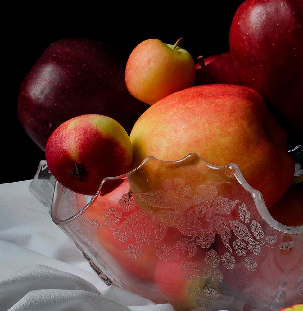 Manzanas I. From The Bodegones still life color photography  series - Photograph by Dora Franco