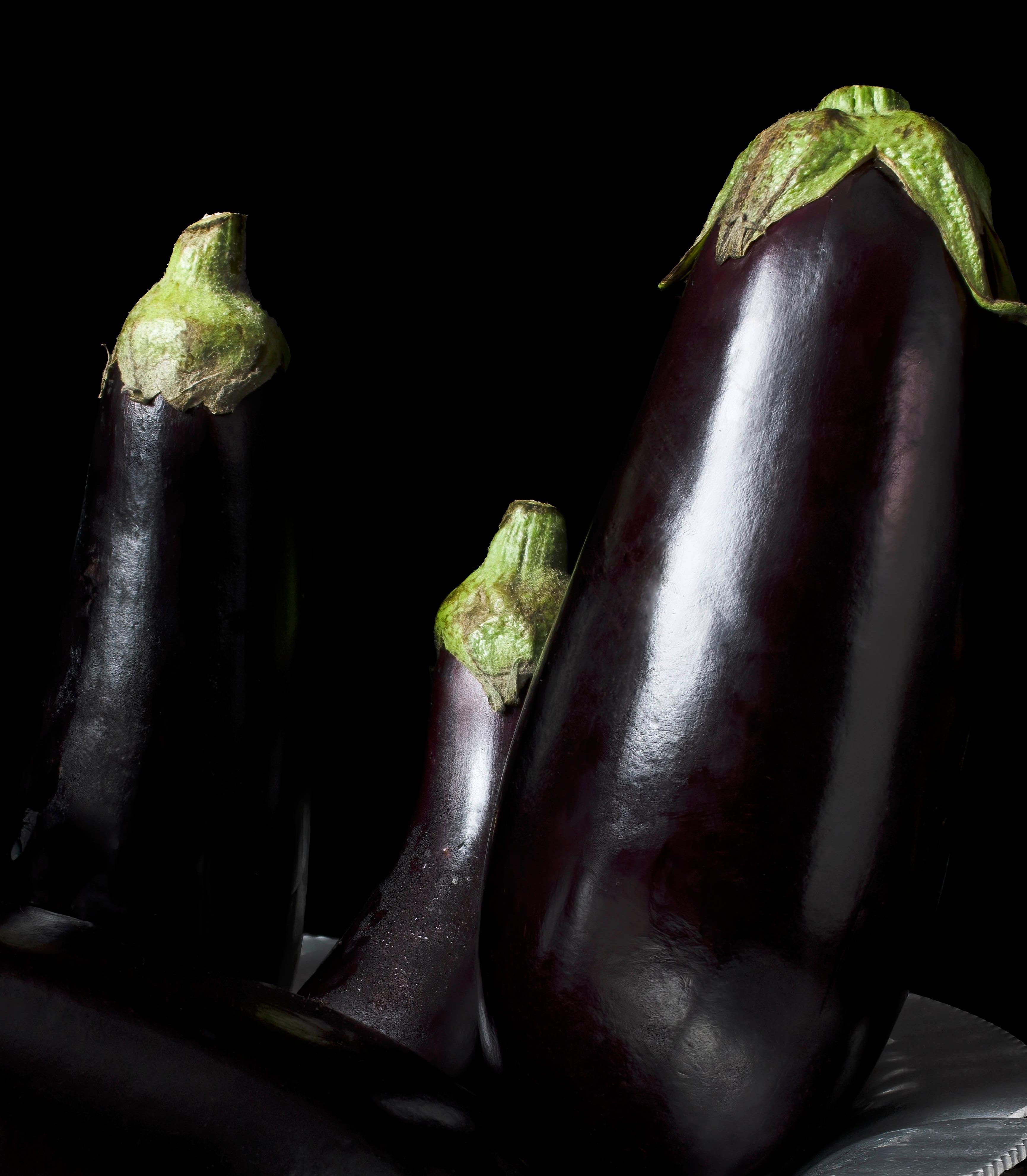 Berenjenas. De la série Bodegones. Nature morte photographie couleur - Contemporain Photograph par Dora Franco