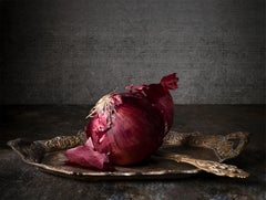 Cebolla et bandeja. De la série de photographies couleur de natures mortes de Bodegones