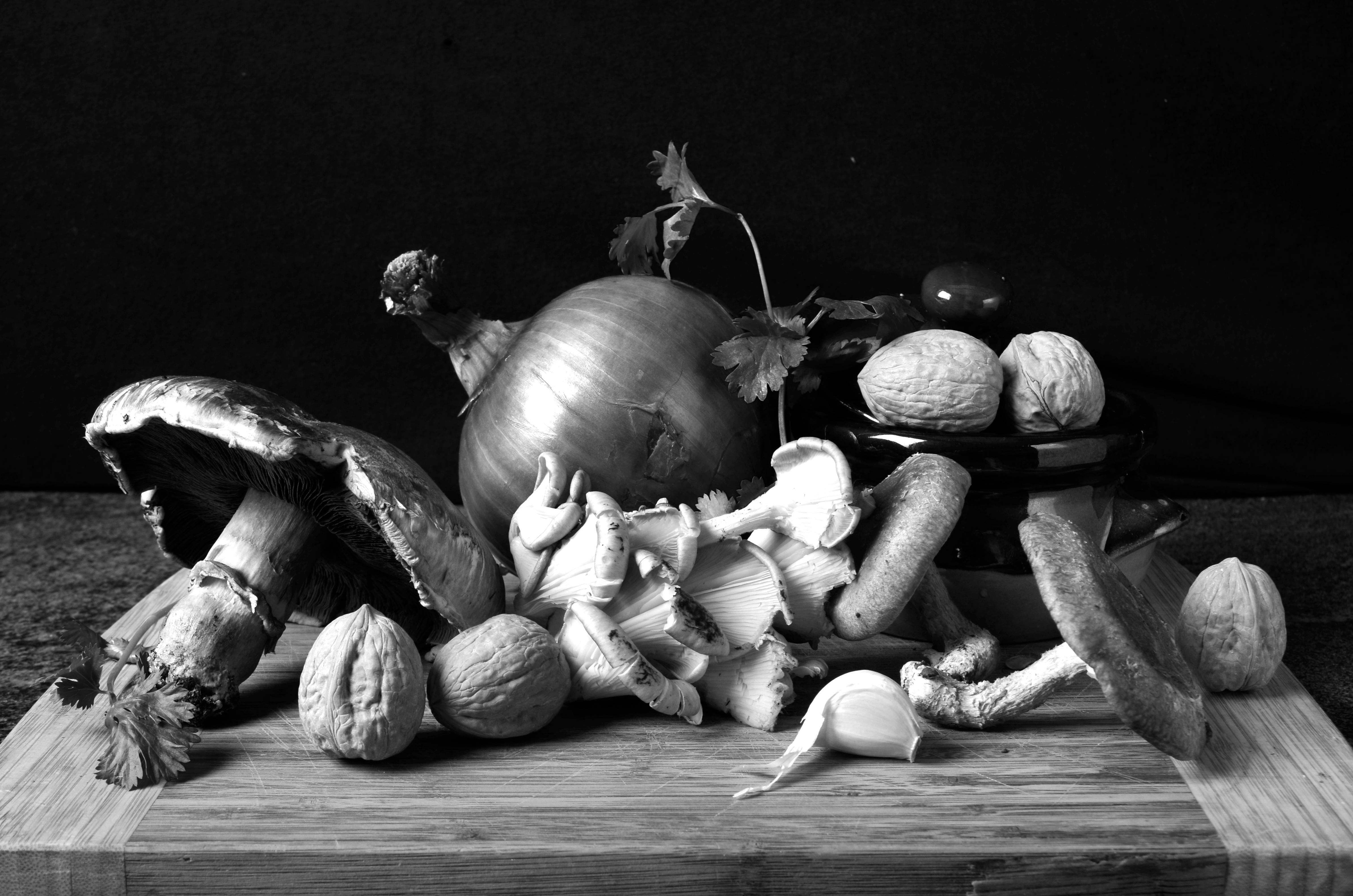 Hongos con nueces and Cebollas con champiñones (B&W). Diptych. - Photograph by Dora Franco