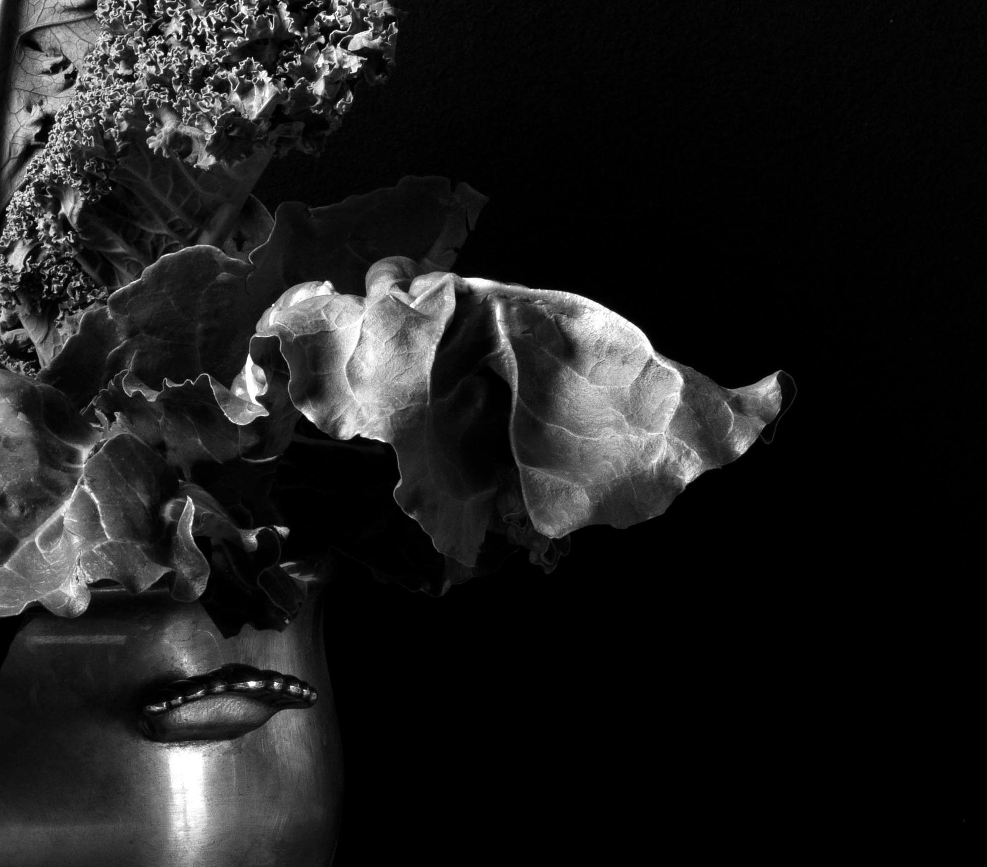 Hongos & Canasto e Kale & Coles de Bruselas Diptych. Dalla serie The Bodegones - Photograph Contemporaneo di Dora Franco