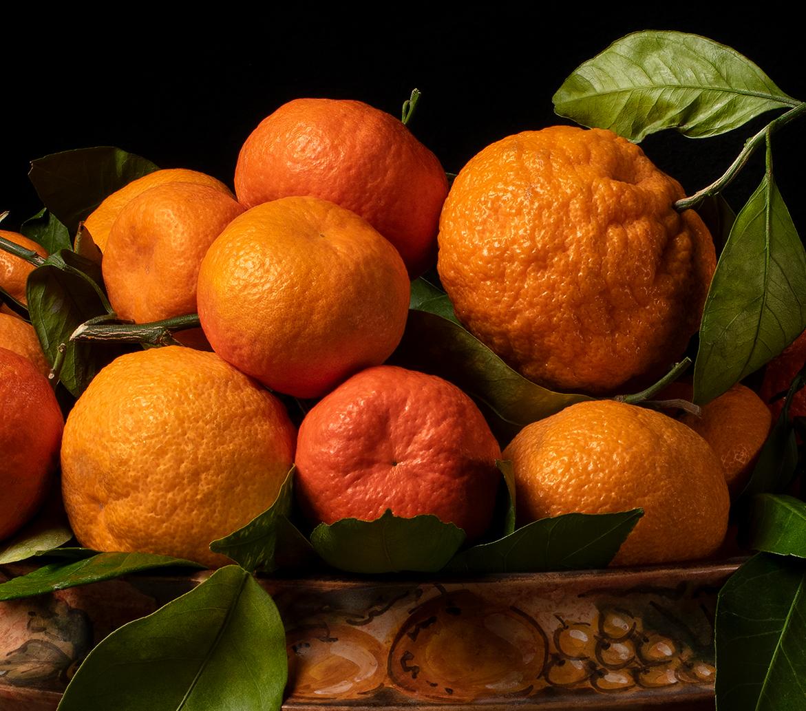 Mandarinen. Aus der Serie der Bodegones-Farbfotografie von Stillleben (Zeitgenössisch), Photograph, von Dora Franco