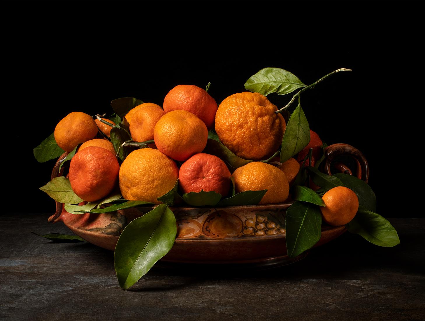 Dora Franco Still-Life Photograph – Mandarinen. Aus der Serie der Bodegones-Farbfotografie von Stillleben