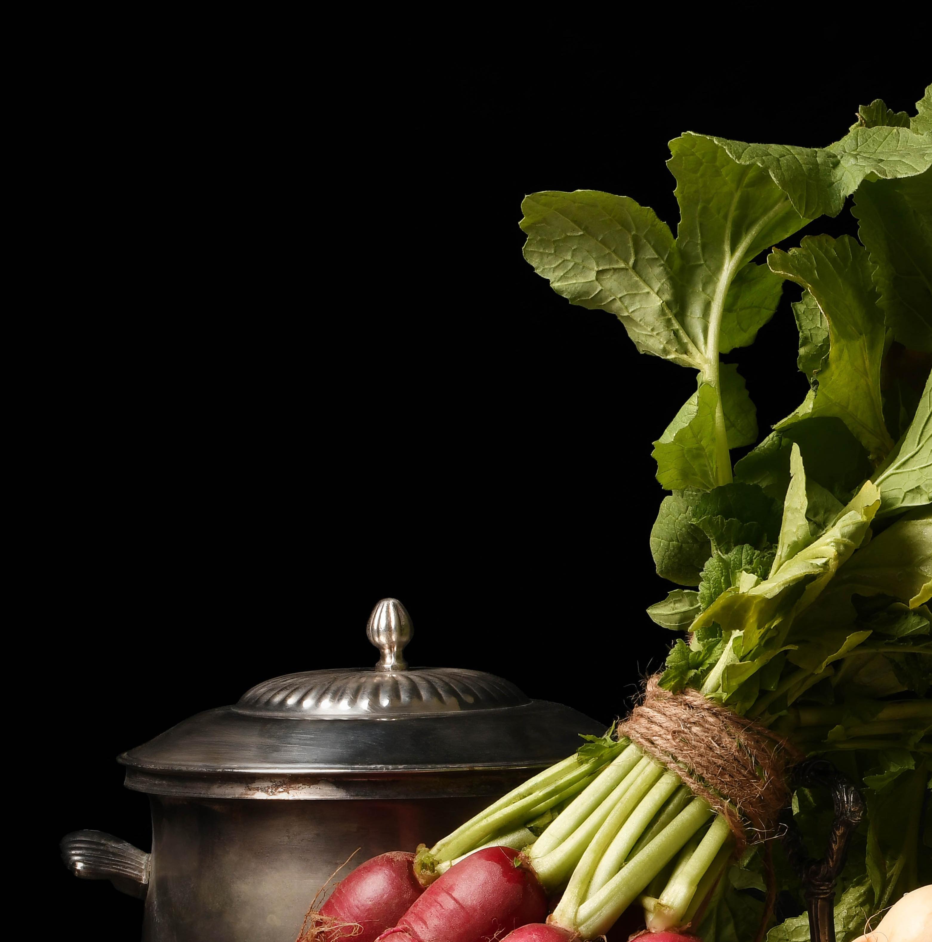 Nabos. De The Bodegones  Série. Nature morte photographie couleur - Photograph de Dora Franco