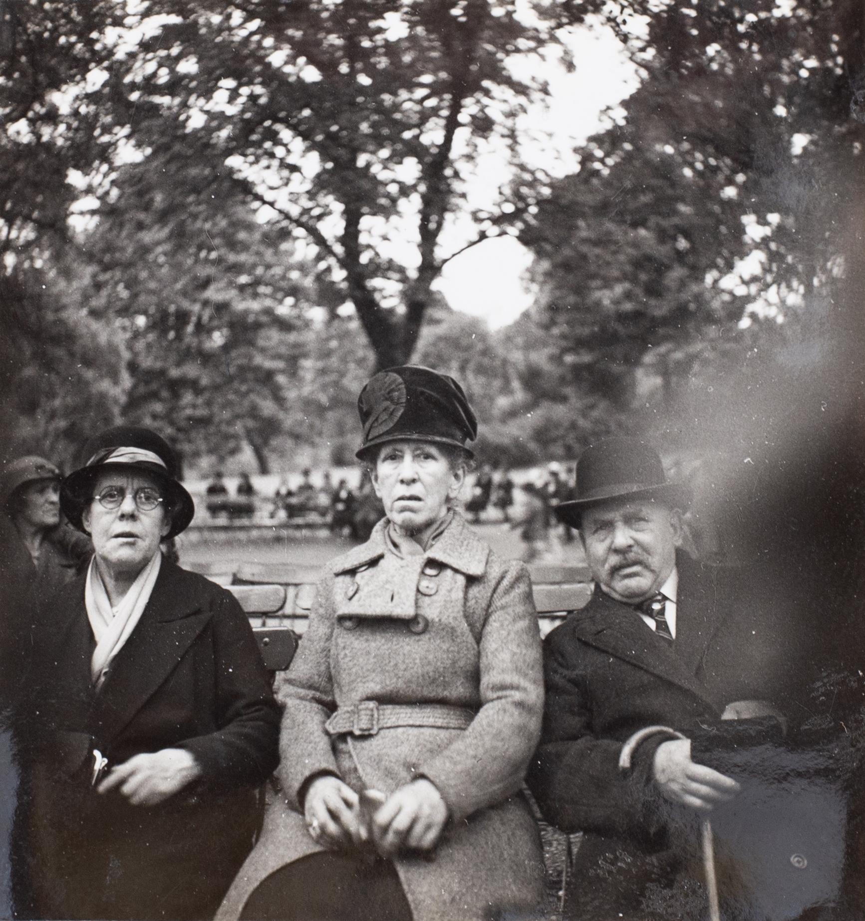 Londoners Sitting [Park], London, 1934 - Dora Maar (Vintage Contact Print)