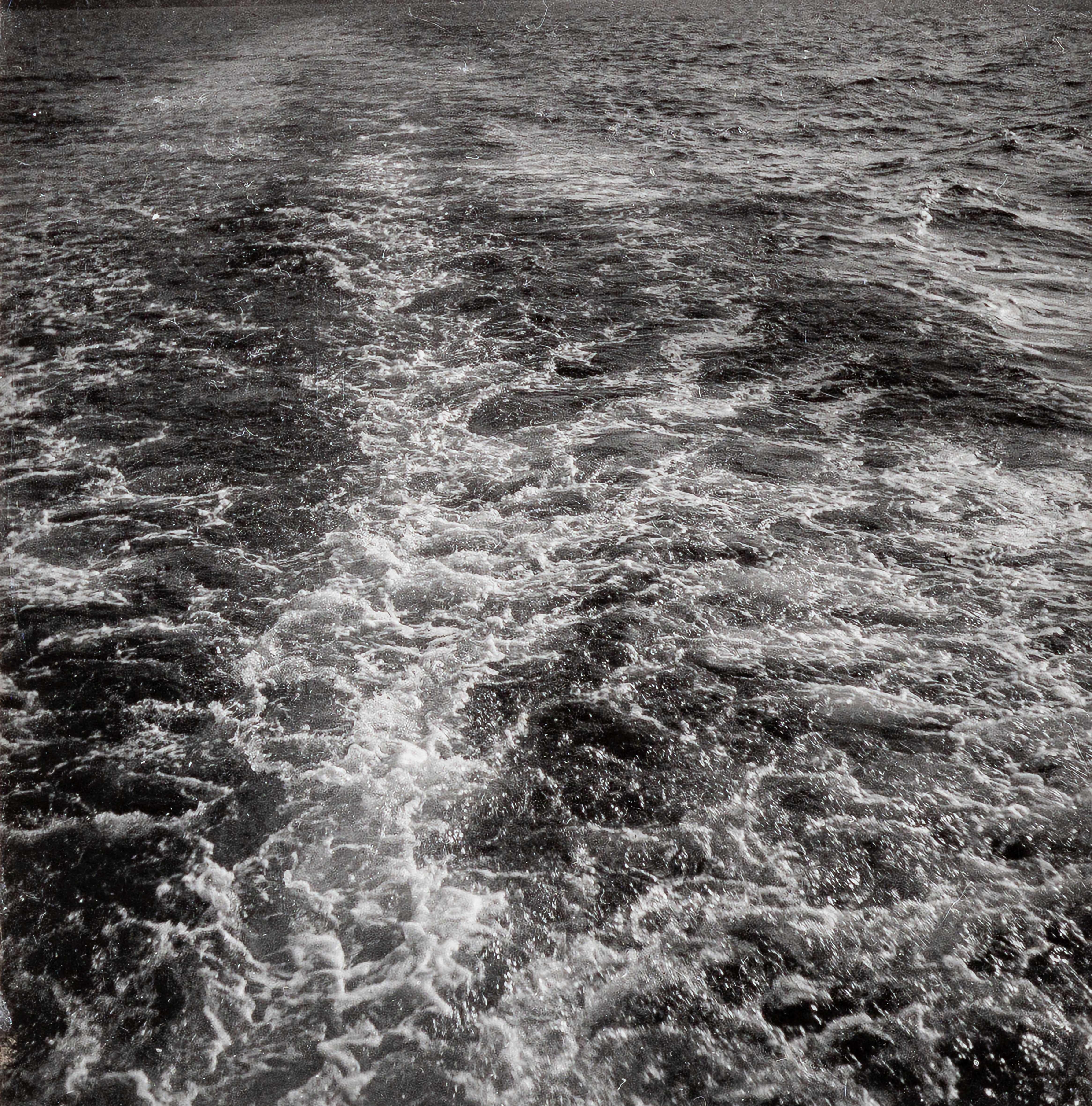 Dora Maar Black and White Photograph – Meer [Schaum], (Marines [Écume]) III
