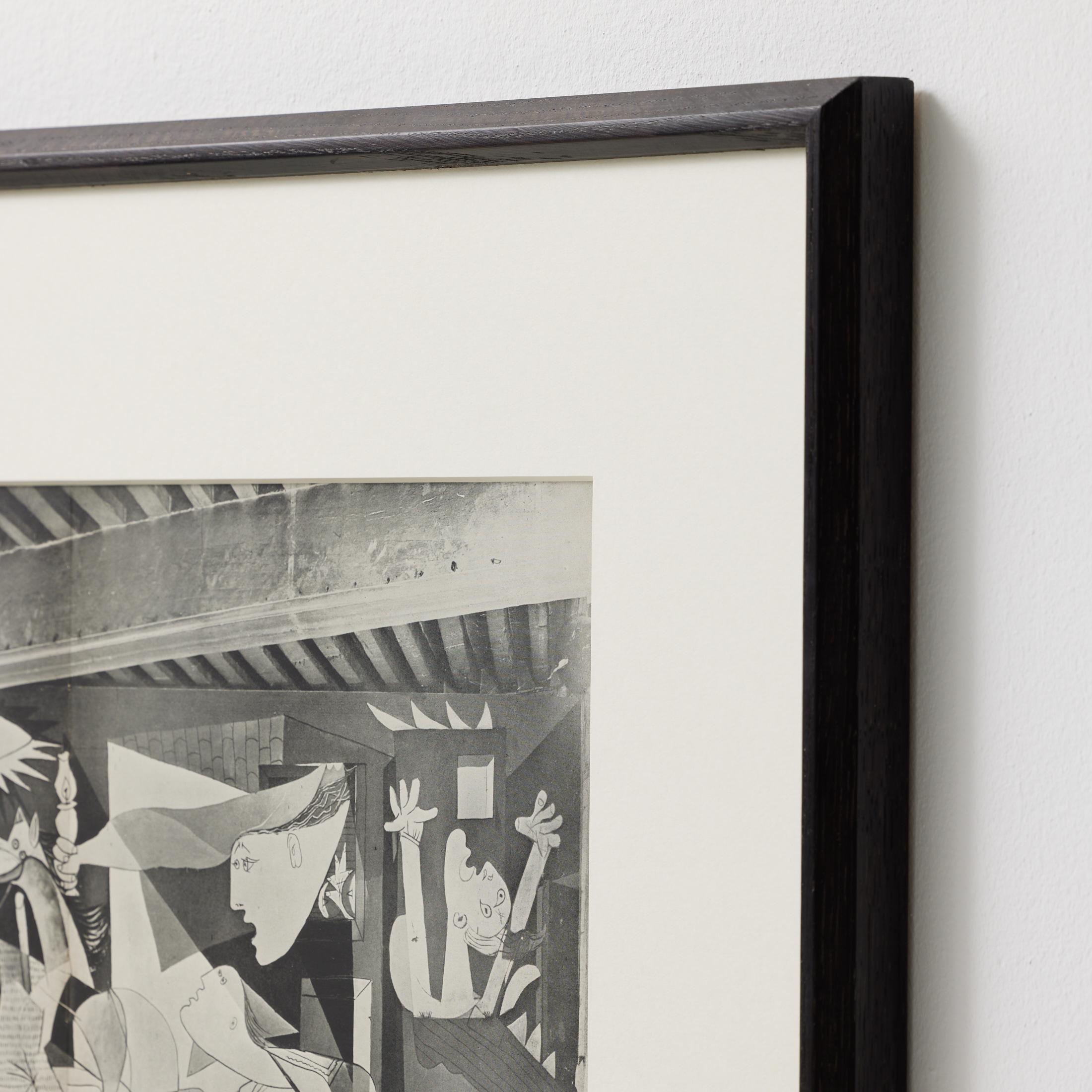 Dora Maar - Fotoincisione di Picasso Guernica, 1937 dalla rivista Verve, incorniciata in vendita 6
