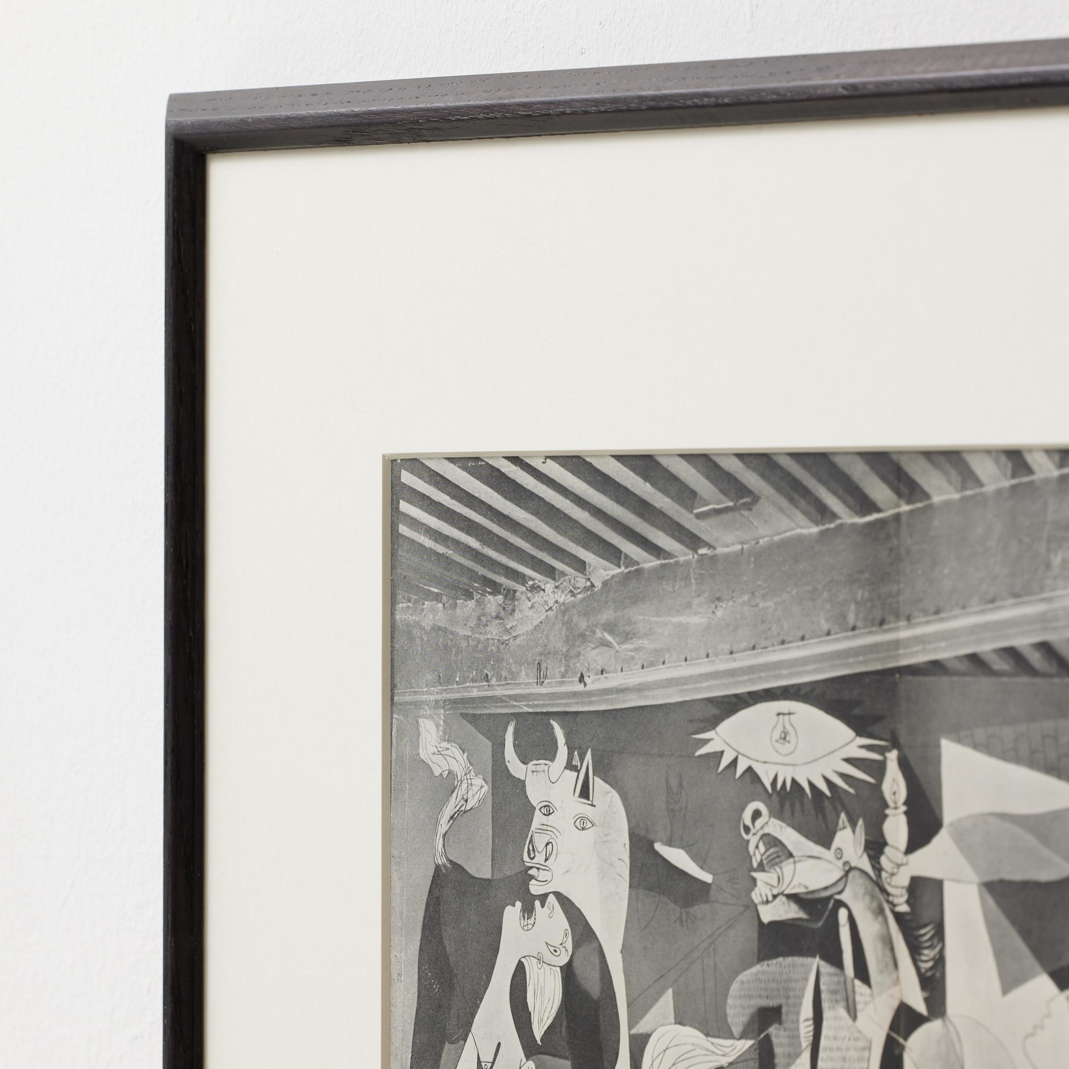 Dora Maar - Fotoincisione di Picasso Guernica, 1937 dalla rivista Verve, incorniciata in vendita 7