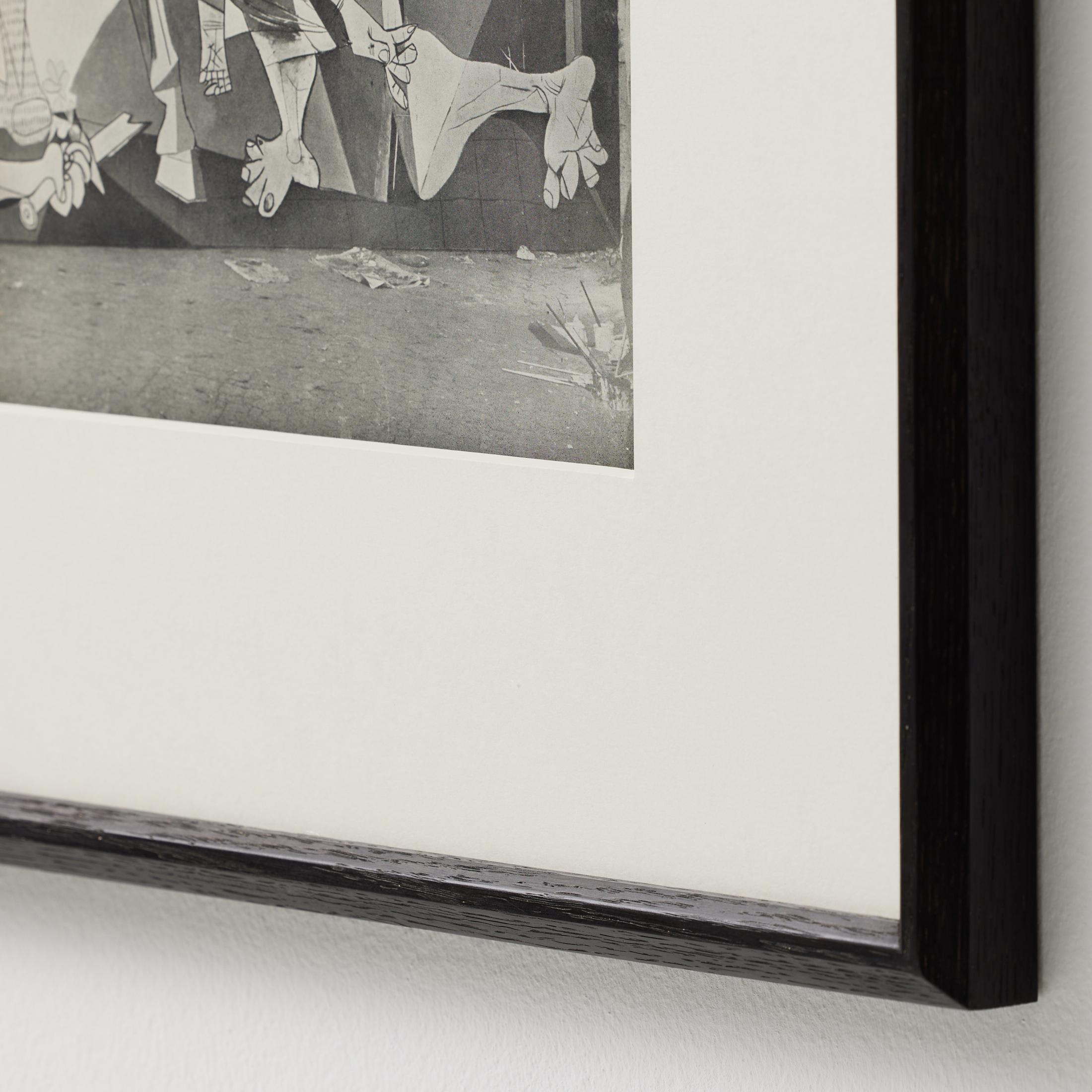 Dora Maar - Fotoincisione di Picasso Guernica, 1937 dalla rivista Verve, incorniciata in vendita 10
