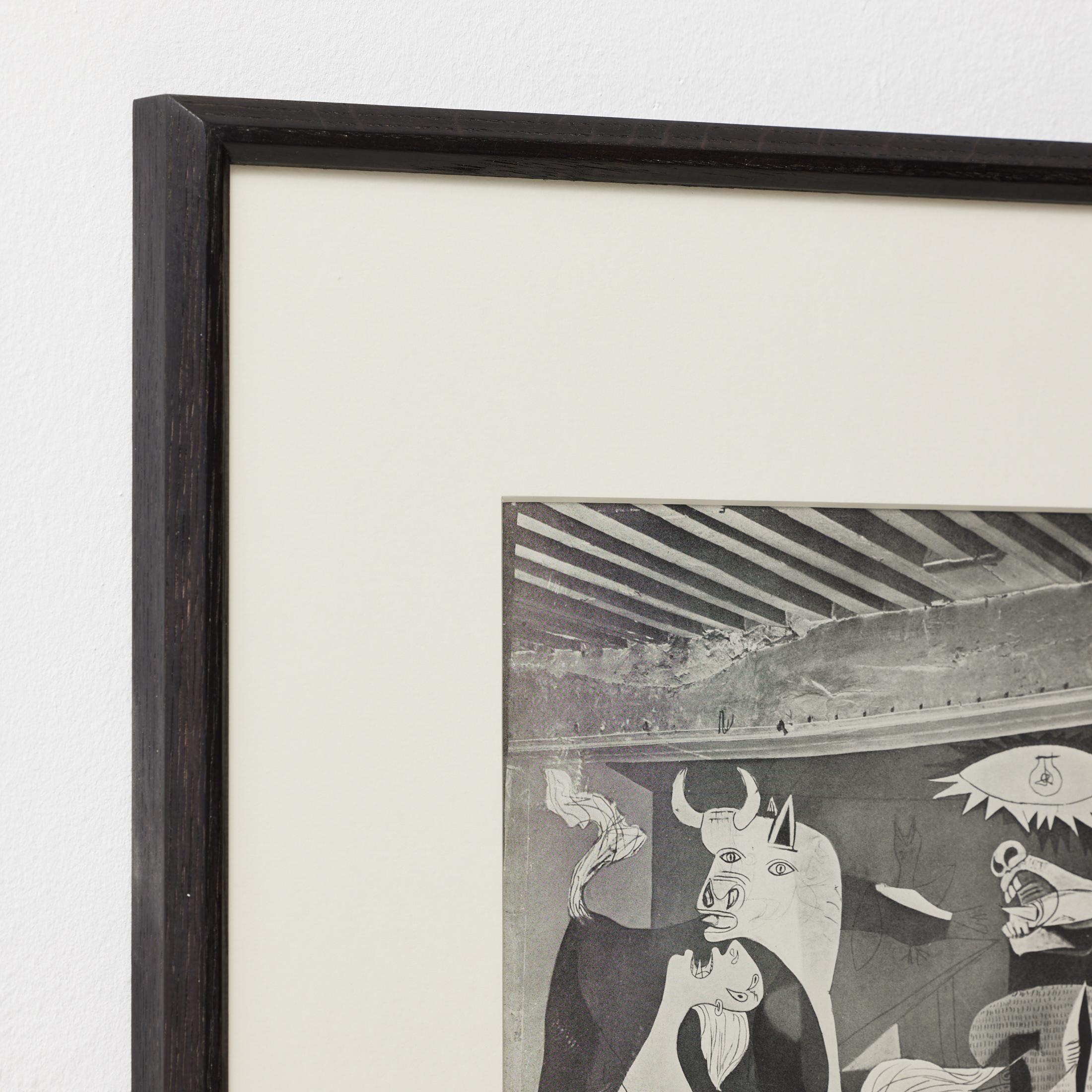Francese Dora Maar - Fotoincisione di Picasso Guernica, 1937 dalla rivista Verve, incorniciata in vendita