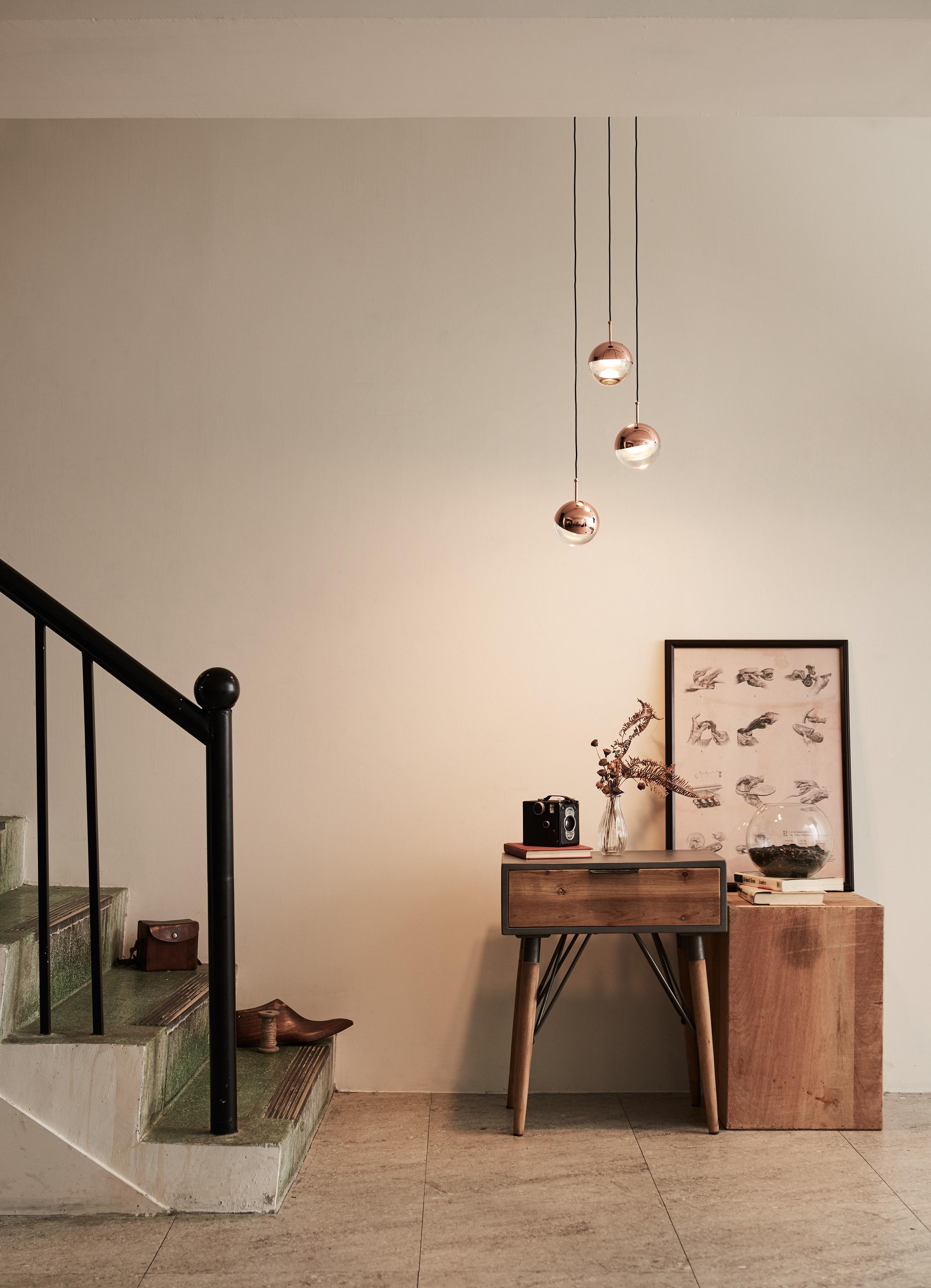 La nostra collezione DORA è davvero chic! La nostra giovane designer emergente, Ting, ha tratto ispirazione dalla sua infanzia. Voleva creare una collezione che fosse versatile, interattiva e divertente. Con DORA Pendant P3, gli utenti finali