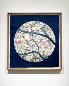 Mending (impression cyanotype brodée de branches d'arbres et de fleurs par Dora Somosi)