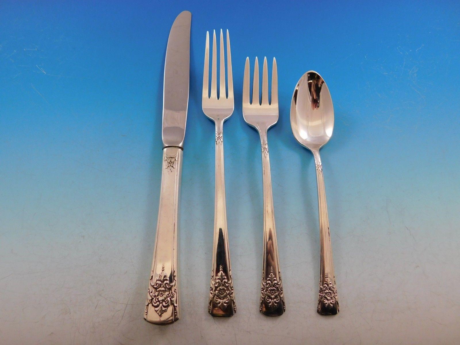 Magnifique ensemble de couverts en argent sterling Dorchester by International de 48 pièces. Cet ensemble comprend :

8 couteaux, 8 3/4