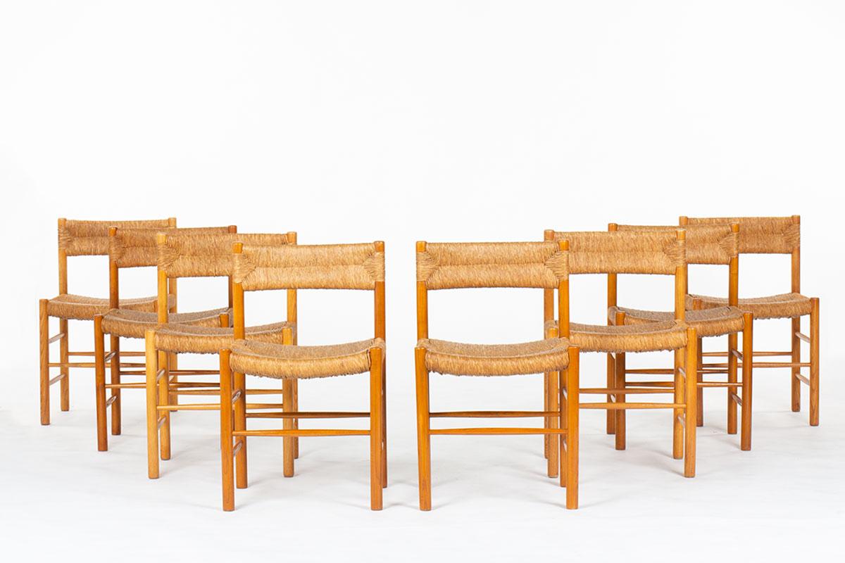 Ensemble de 8 chaises, modèle Dordogne édité par Sentou dans les années 50
structure en ask, assise et dossier en paille
Ensemble de 8 pièces composé de 2 ensembles de 4 pièces (légère différence dans la couleur du bois, voir les photos)
Ancienne