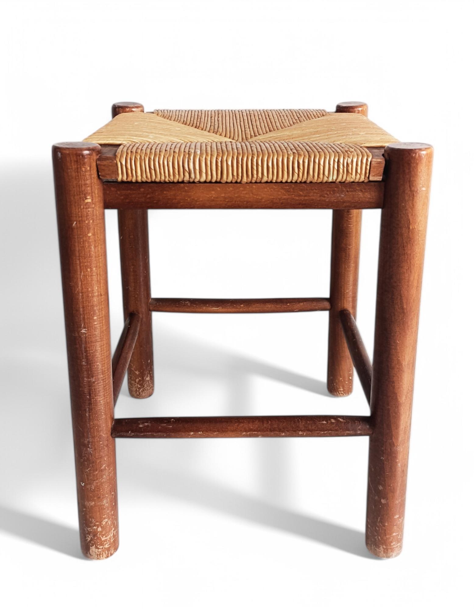 Französischer Hocker im Stil von Charlotte Perriand für Robert Sentou, 1950er Jahre (Moderne der Mitte des Jahrhunderts) im Angebot