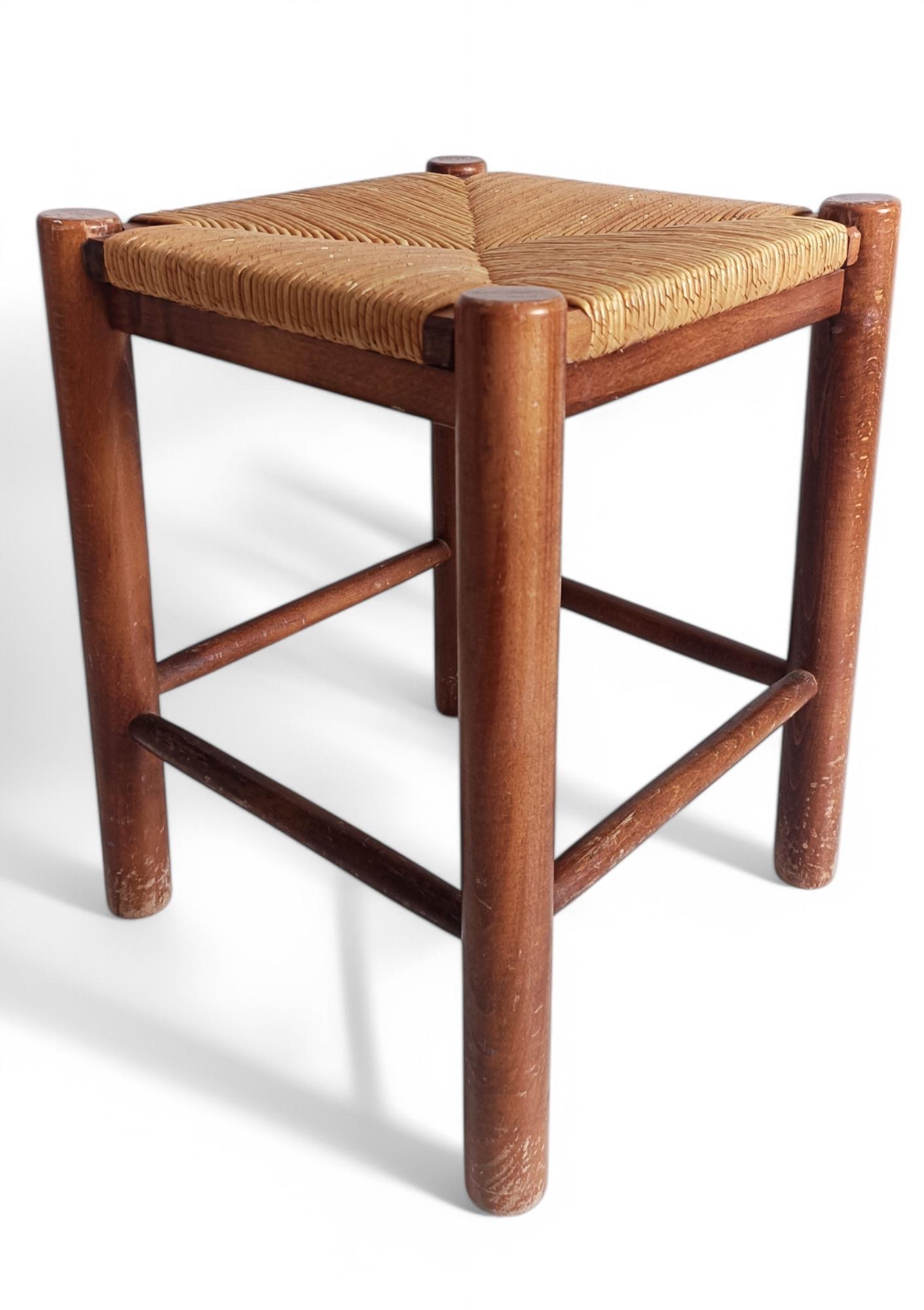Französischer Hocker im Stil von Charlotte Perriand für Robert Sentou, 1950er Jahre (20. Jahrhundert) im Angebot