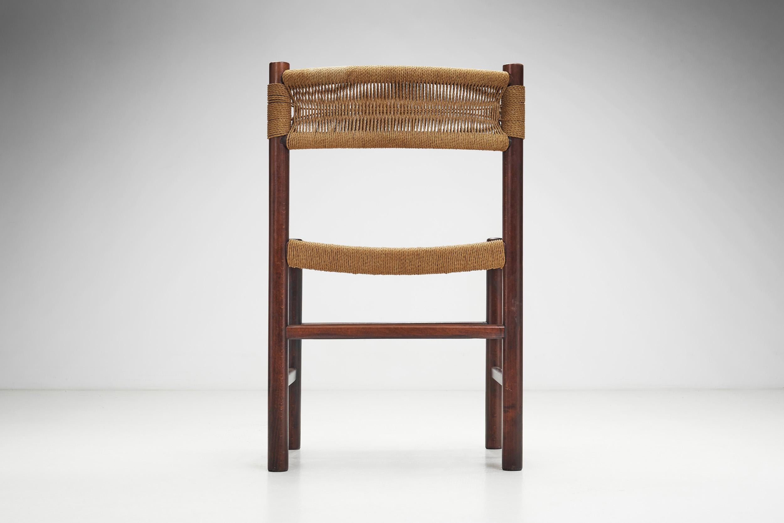Stuhl im Dordogne-Stil mit Sitz und Rückenlehne aus geflochtenen Papierschnüren, Europa um 1960 (Mitte des 20. Jahrhunderts) im Angebot