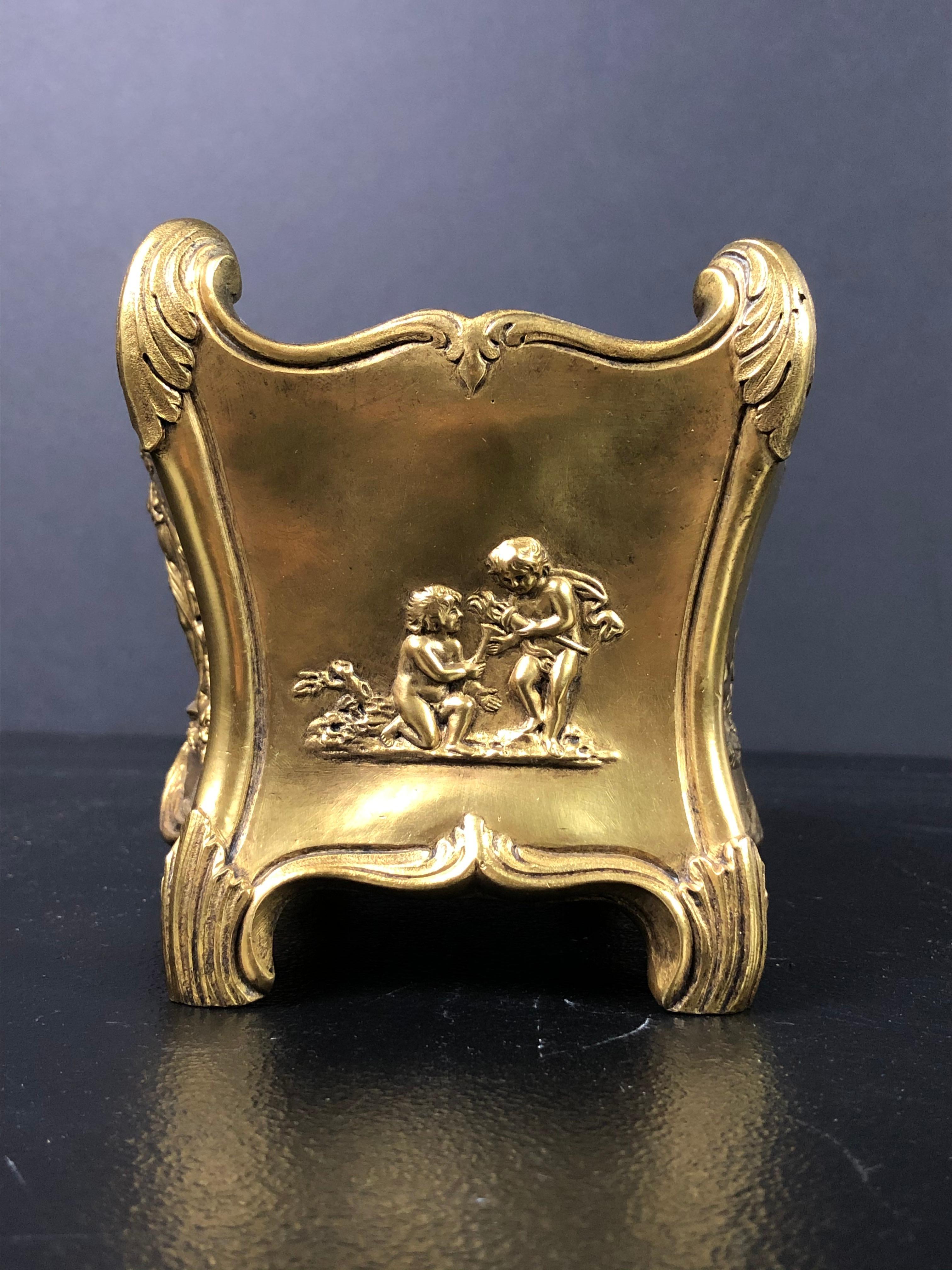 French Gilt Bronze Cachepot Planter In Good Condition For Sale In Norwood, NJ