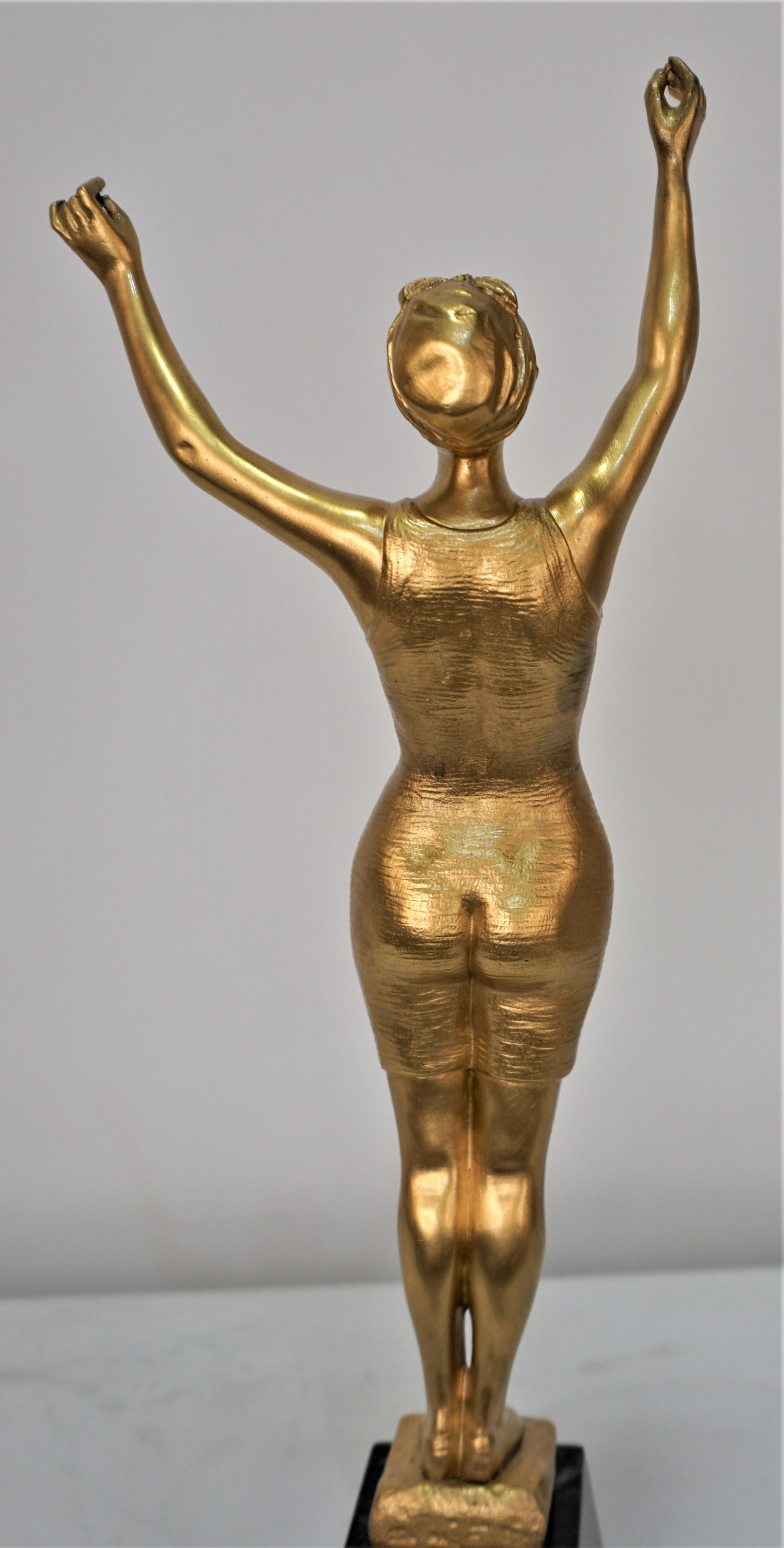 Bronze Swimmer féminin en bronze doré de George Omerth, 1895-1925 en vente