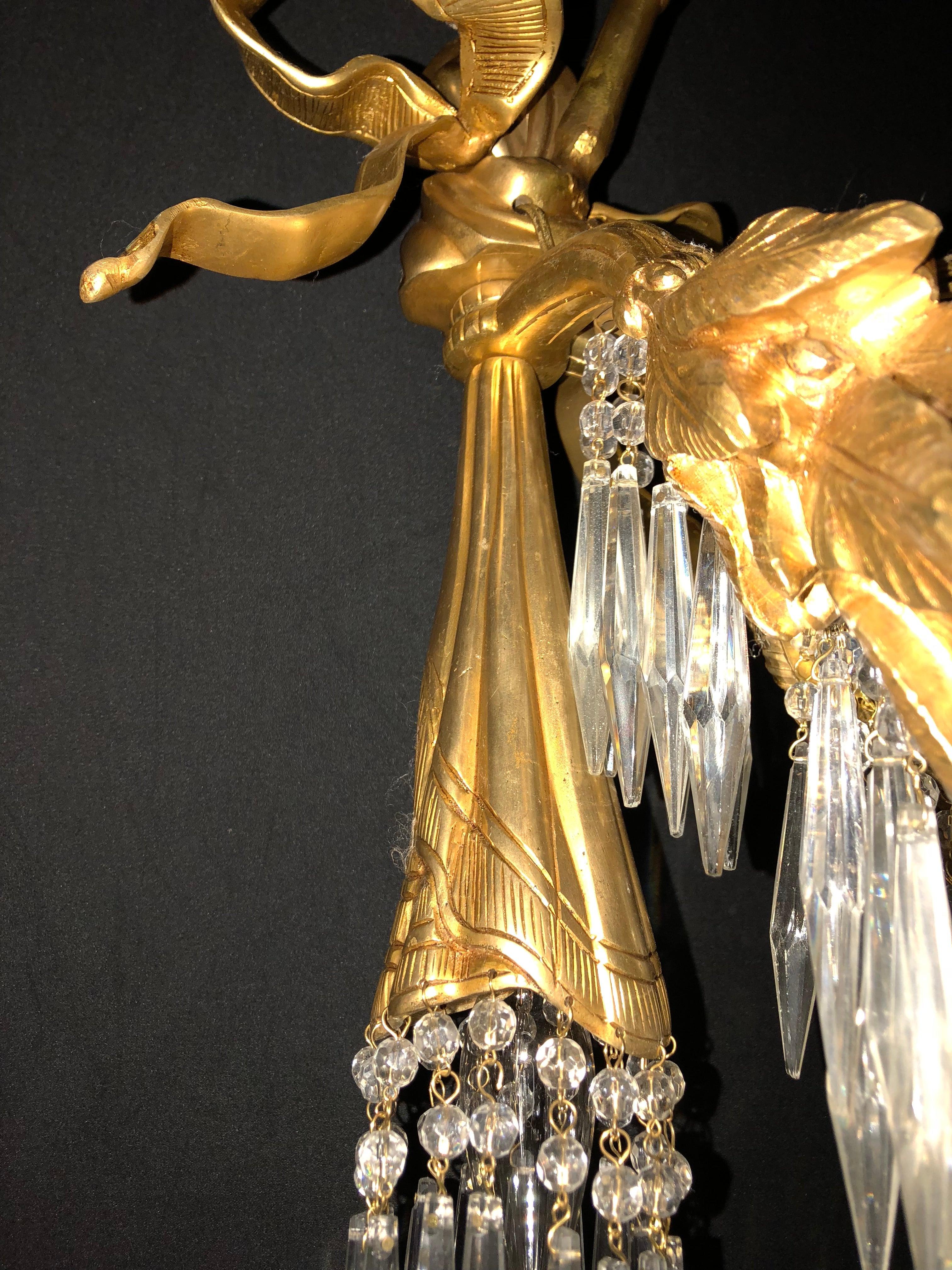 Lustre Dor en bronze de style Louis XVI avec pampilles en cristal et ruban de draperie en vente 4