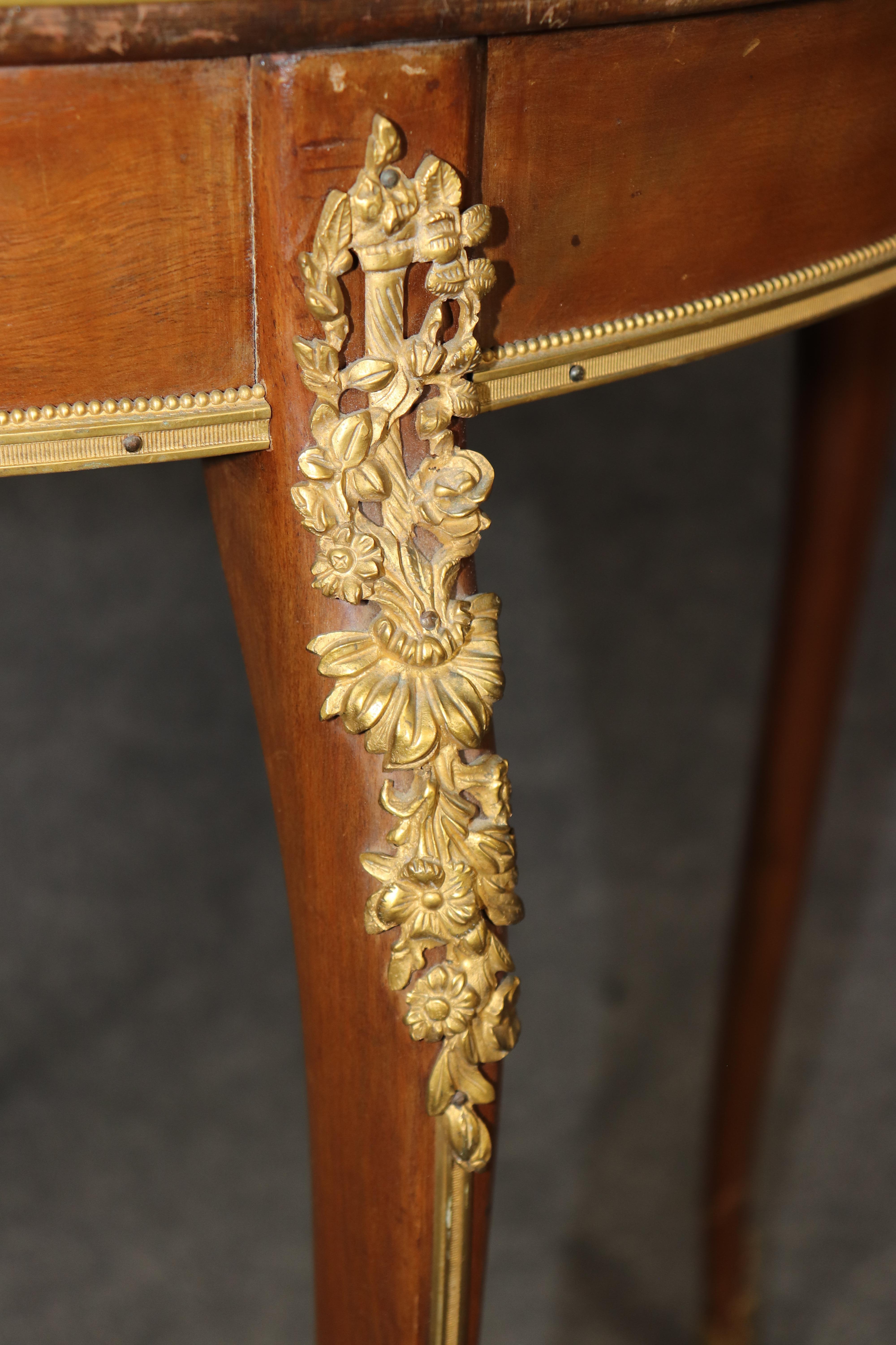 Table ronde française Louis XV à plateau de marbre Dore' Bronze par E.Bardin & Cie Bon état - En vente à Swedesboro, NJ