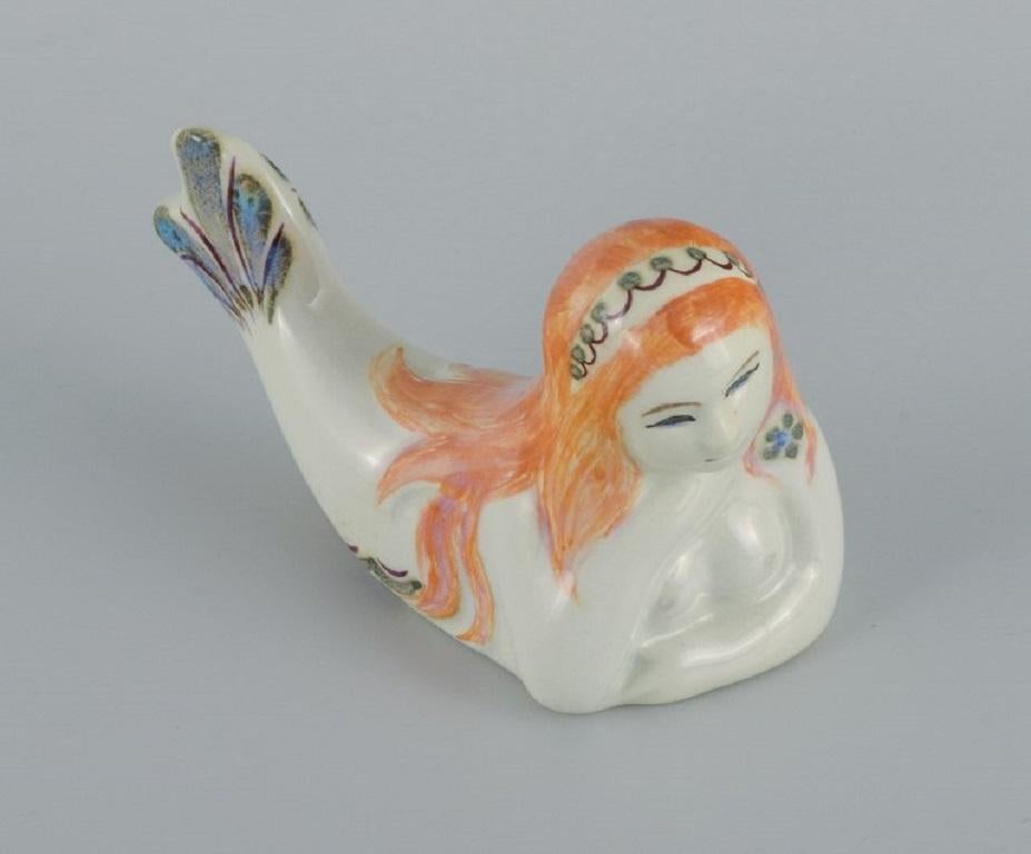 Doreen Middelboe for Aluminia/Royal Copenhagen, faience mermaid figure.
1970s.
First factory quality.
In excellent condition.
Marked.
Measuring: L 10.0 x H 6.0 cm.