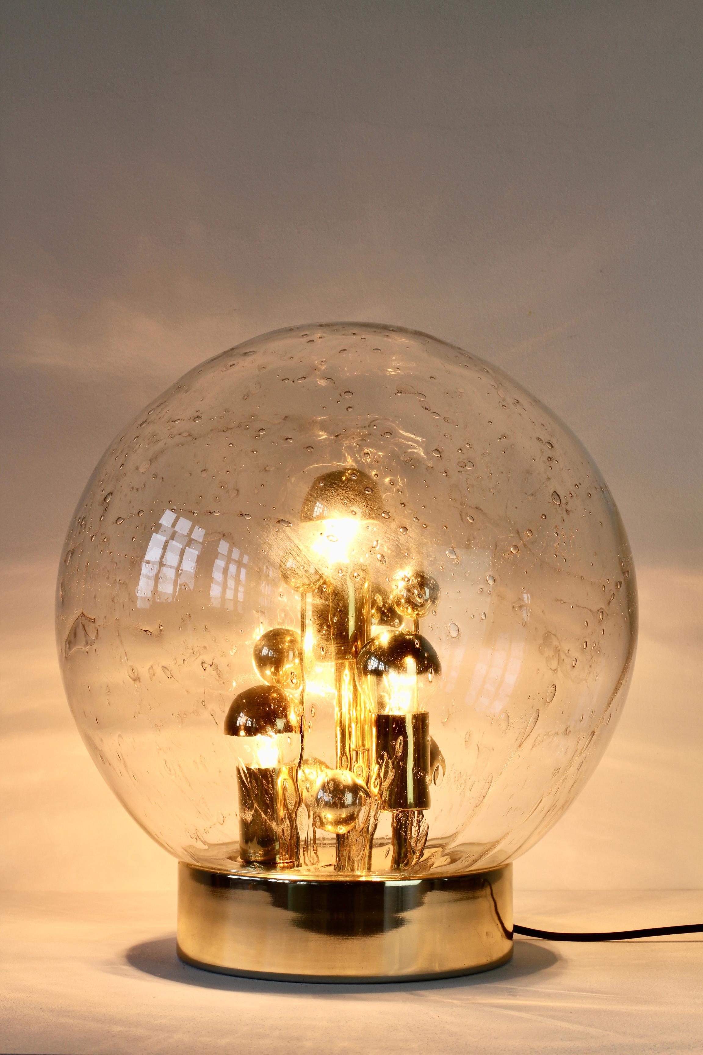 Doria 1970s Large Murano Glass Globe Round Brass Flush Mount Table Light Lamp (lampe de table encastrée) en vente 3