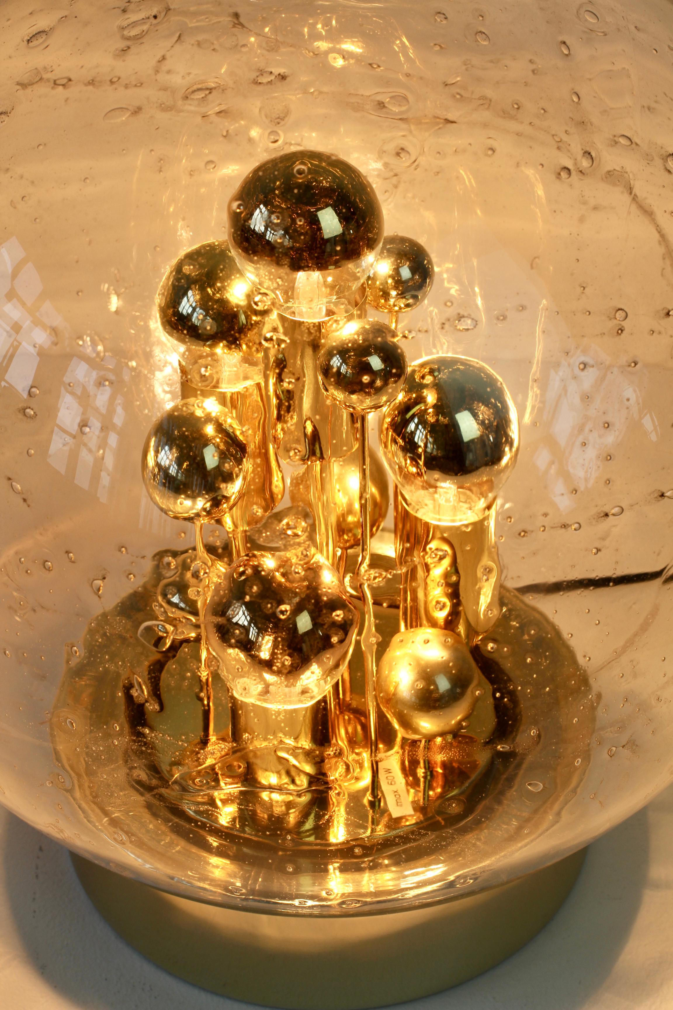 Doria 1970s Large Murano Glass Globe Round Brass Flush Mount Table Light Lamp (lampe de table encastrée) en vente 6
