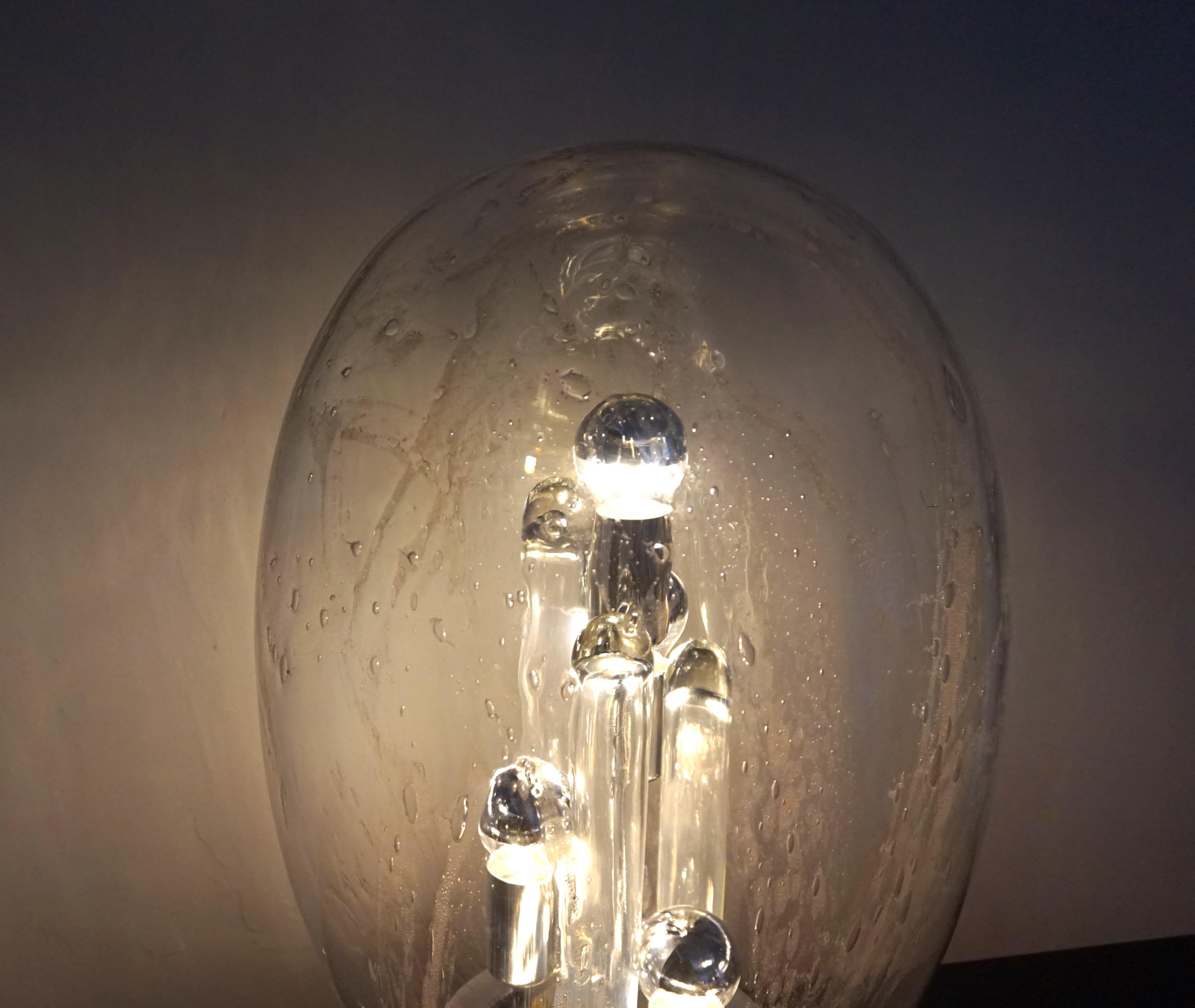 Mid-Century Modern Lampe de table Doria Big Ball de l'ère spatiale en verre glacé, 1970 en vente