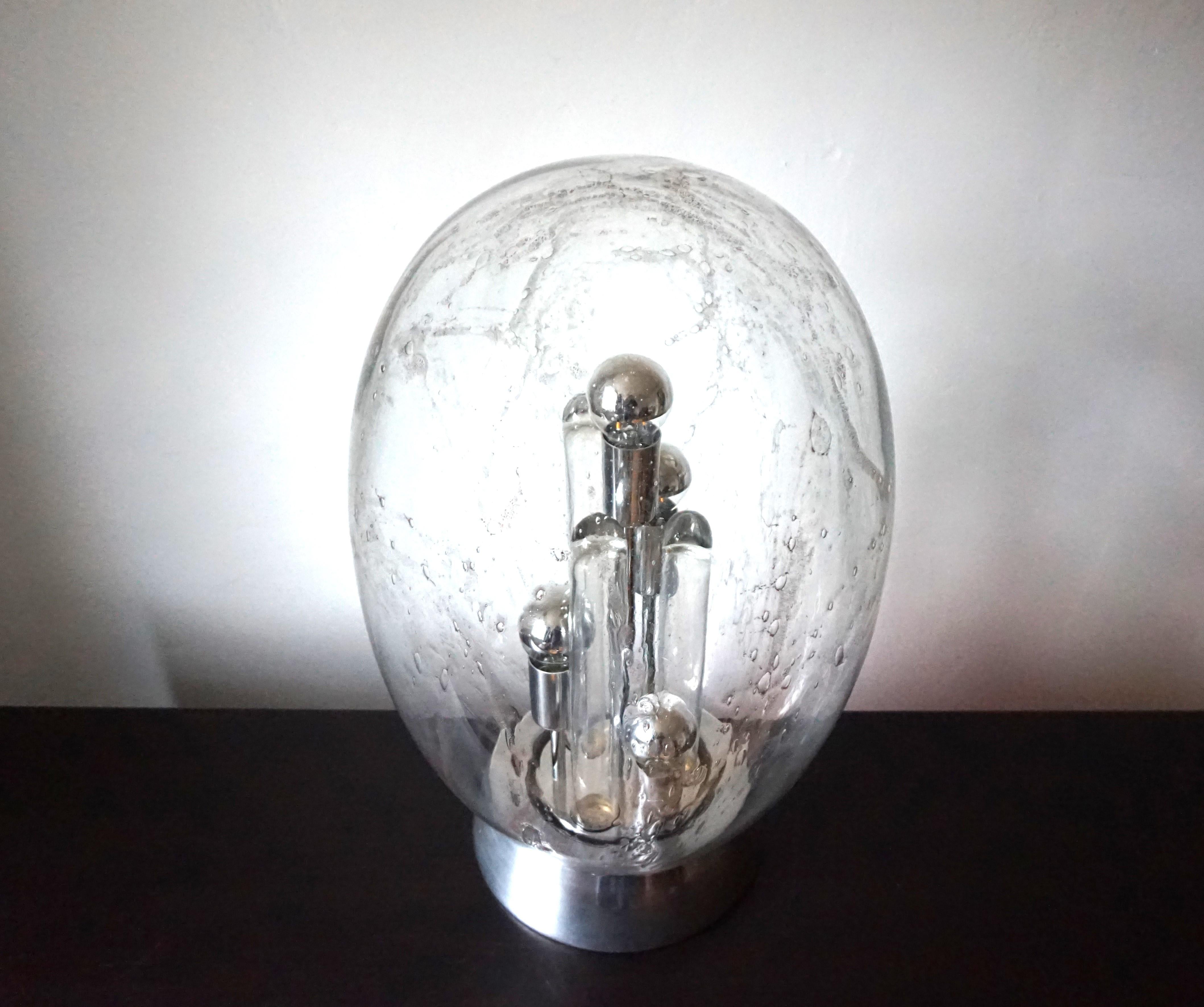 Allemand Lampe de table Doria Big Ball de l'ère spatiale en verre glacé, 1970 en vente