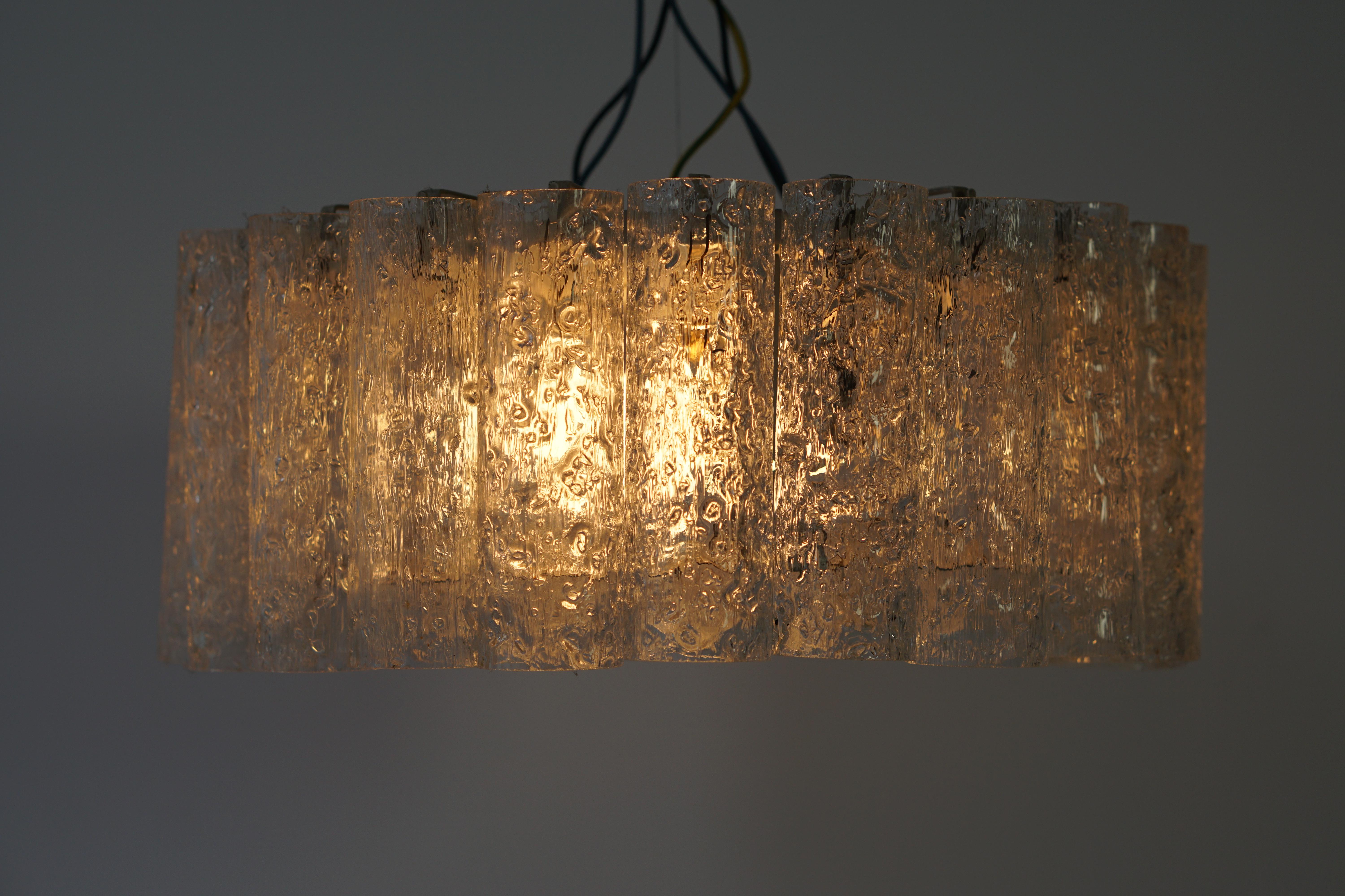 Doria Brass and Glass Tube Ice Glass Flush Mount Chandelier, Germany In Good Condition For Sale In Antwerp, BE