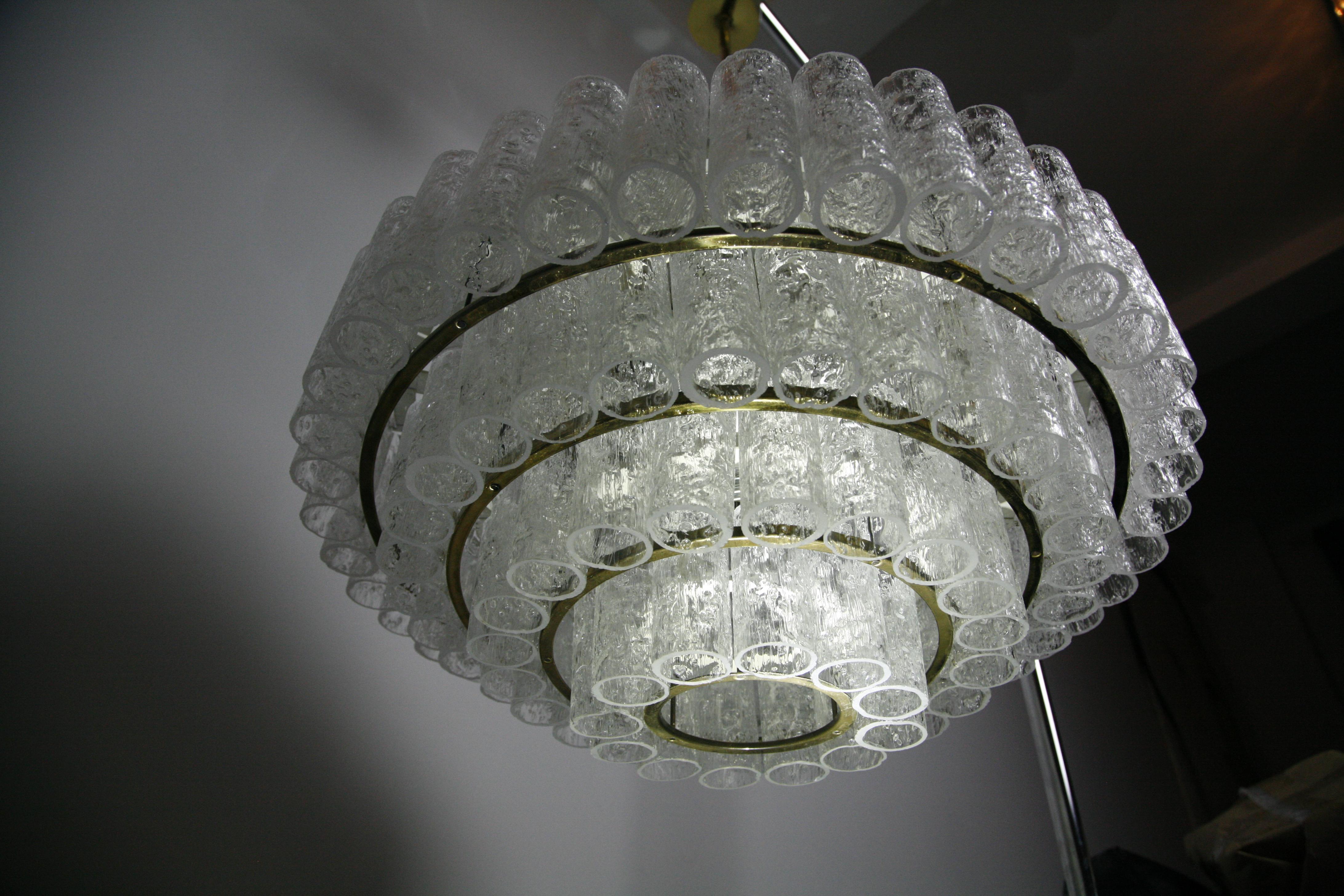 Calco Lampadario Doria Struttura in ottone/metallo, vetro tubolare, anni '60 in vendita