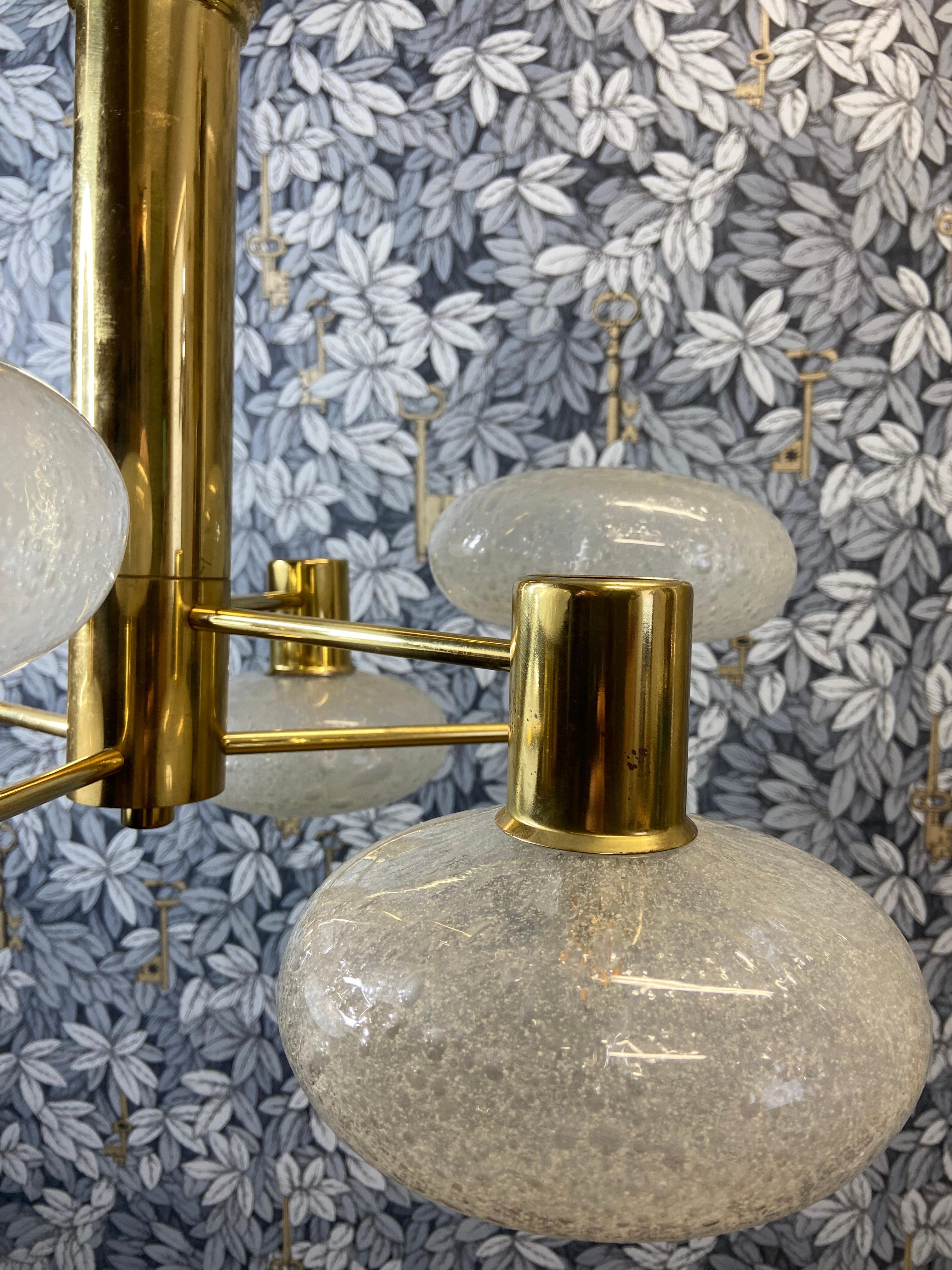 Lustre Doria avec sphériques en verre soufflé à la main sur cadre en laiton à 6 bras, Allemagne Bon état - En vente à Cork, IE