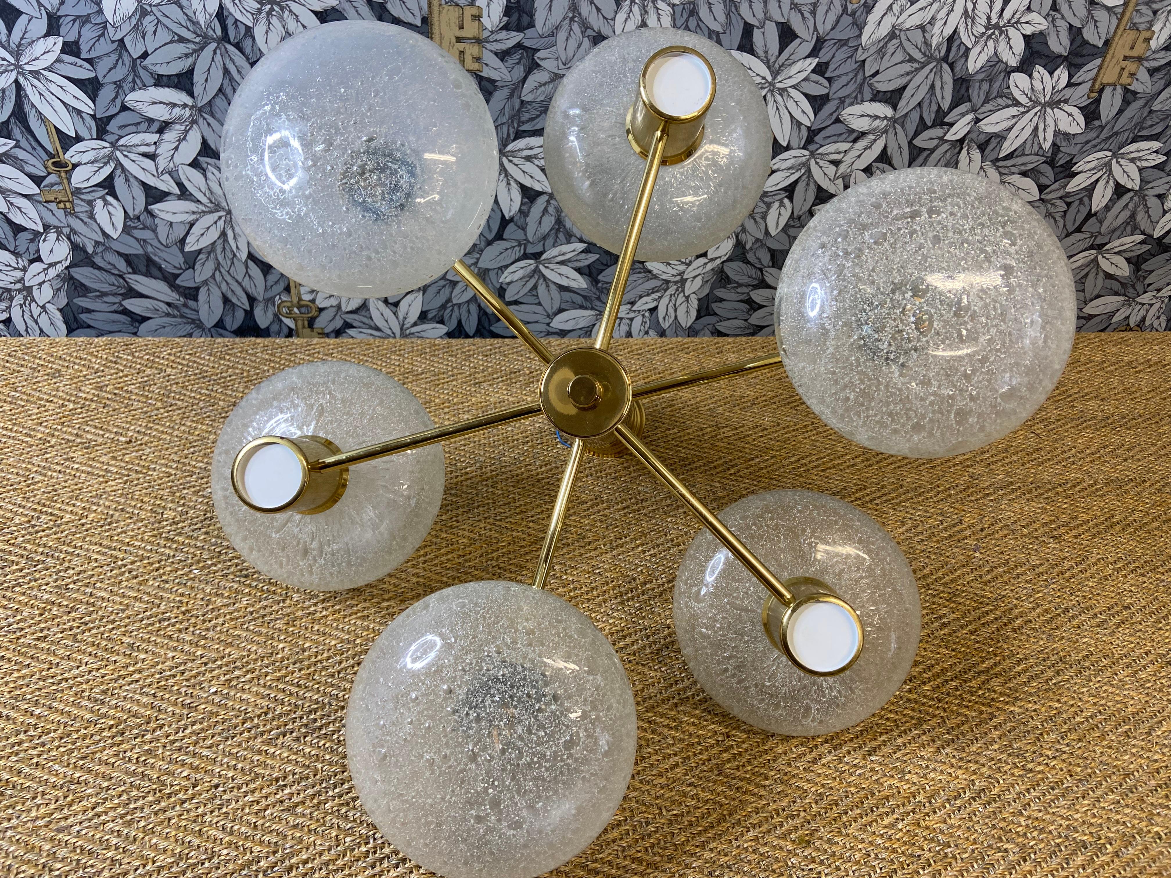 Lustre Doria avec sphériques en verre soufflé à la main sur cadre en laiton à 6 bras, Allemagne en vente 1