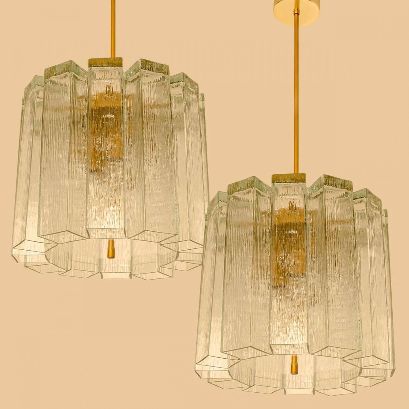 Mid-Century moderno Ciondolo Doria in vetro e ottone, Germania 1960 in vendita