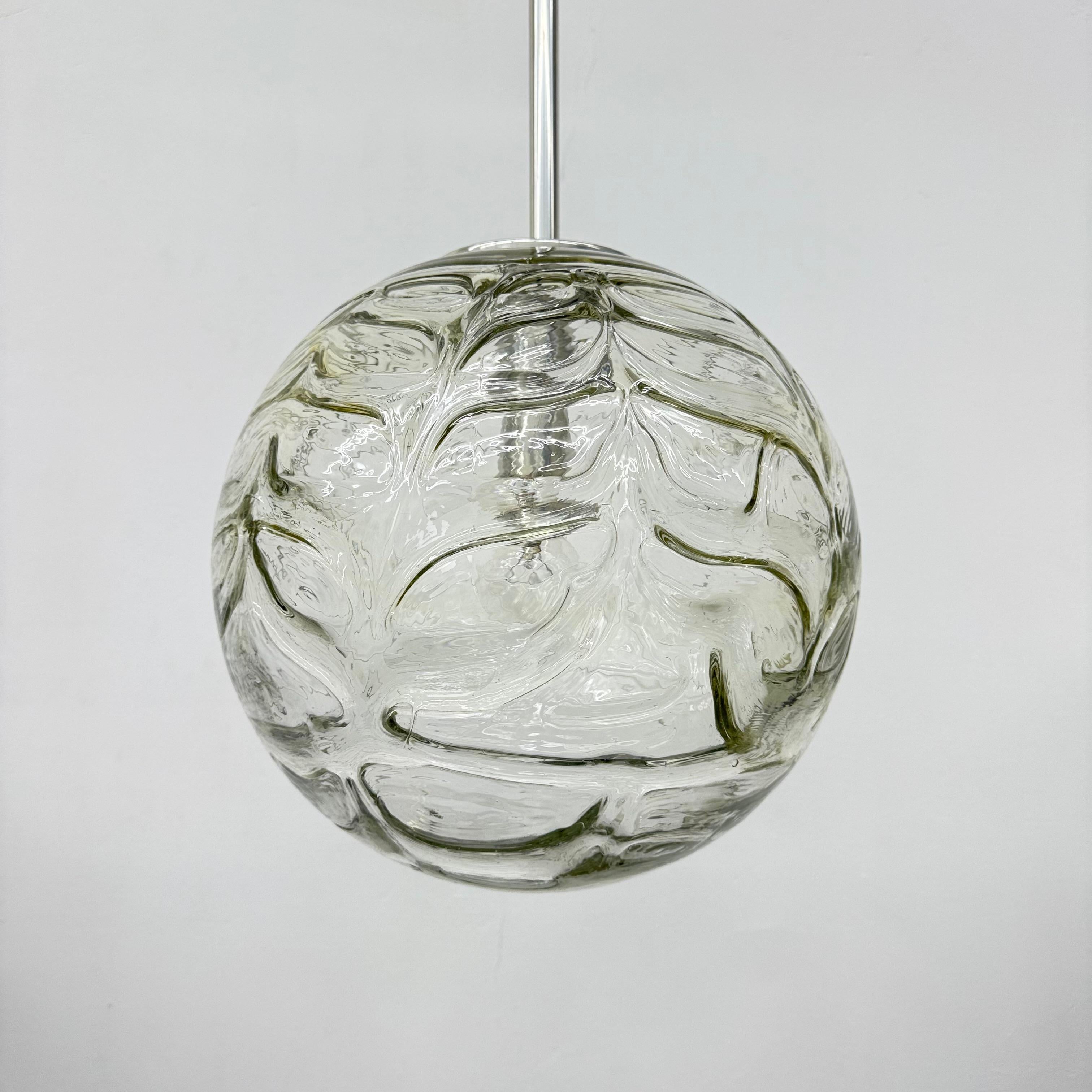 Doria leuchtende Glas-Hängelampe , 1970er Jahre im Angebot 4