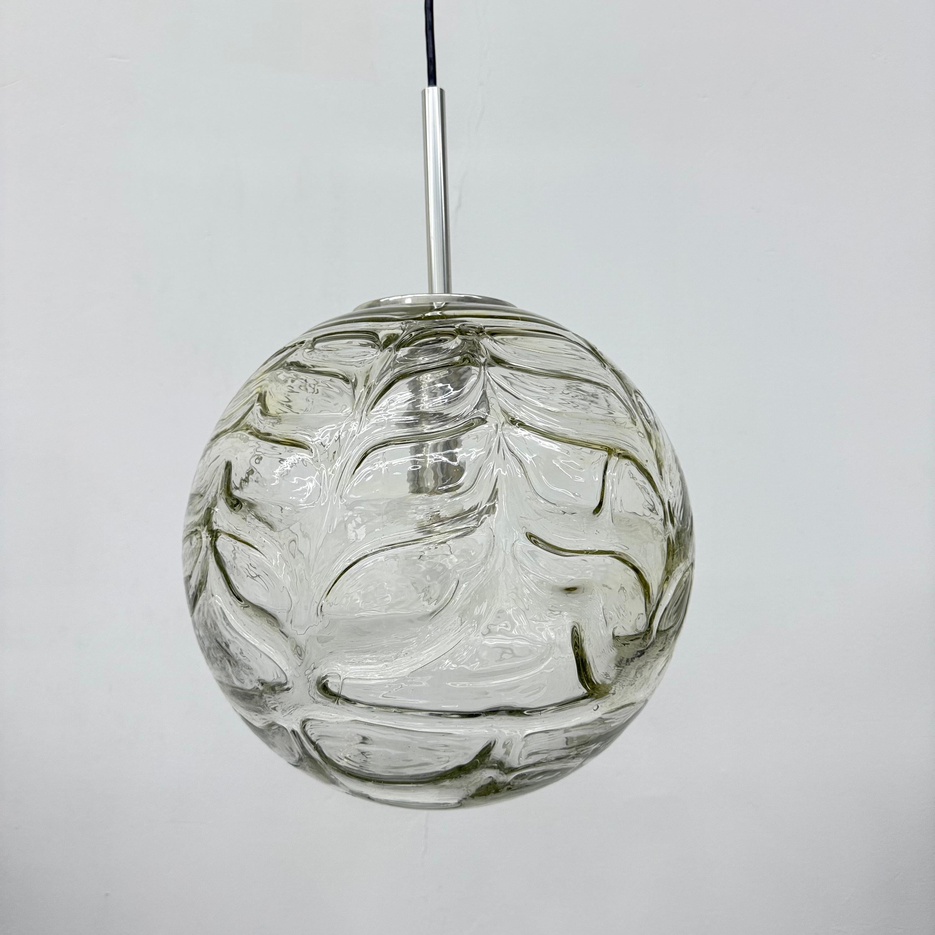 Doria leuchtende Glas-Hängelampe , 1970er Jahre im Angebot 10