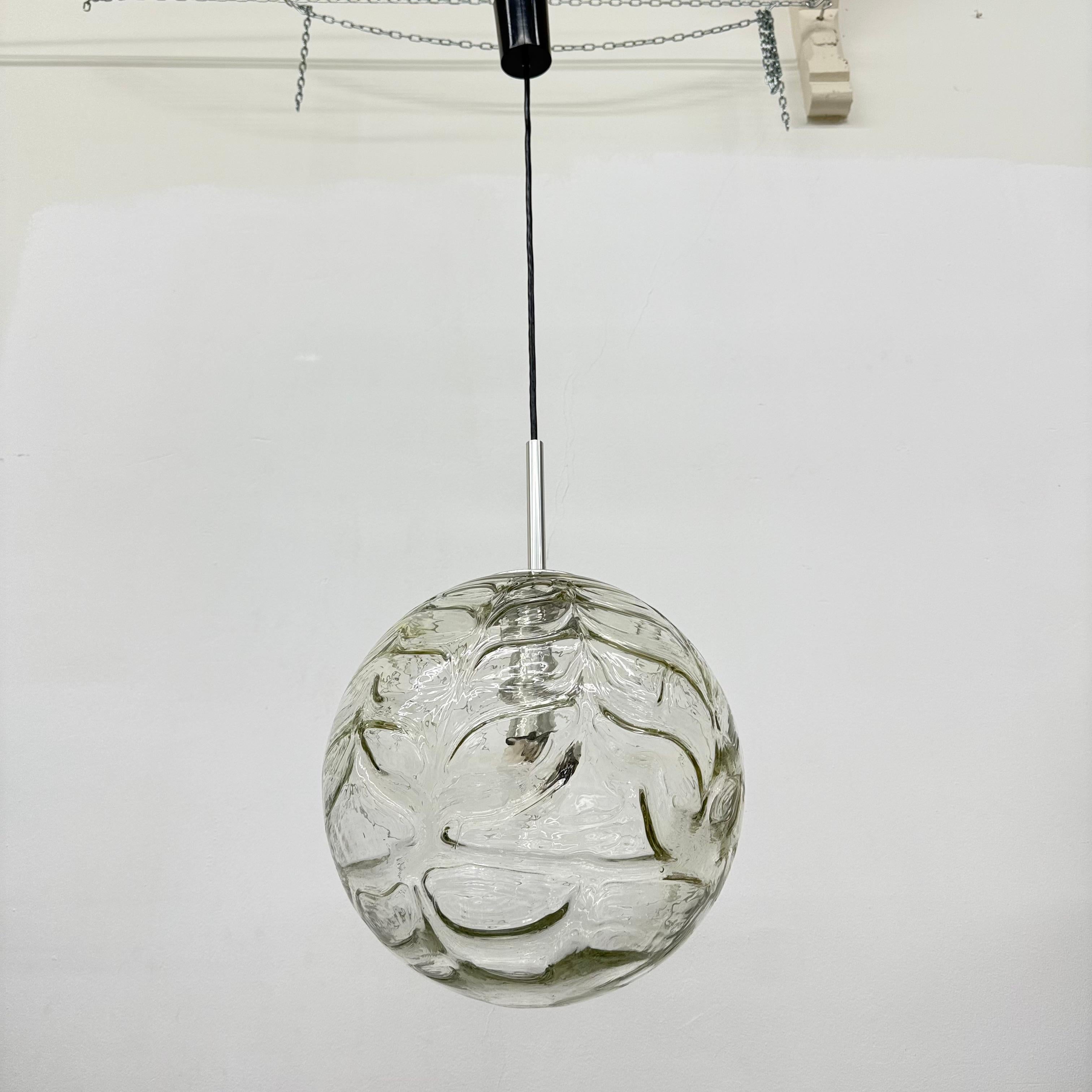 Doria leuchtende Glas-Hängelampe , 1970er Jahre im Angebot 2