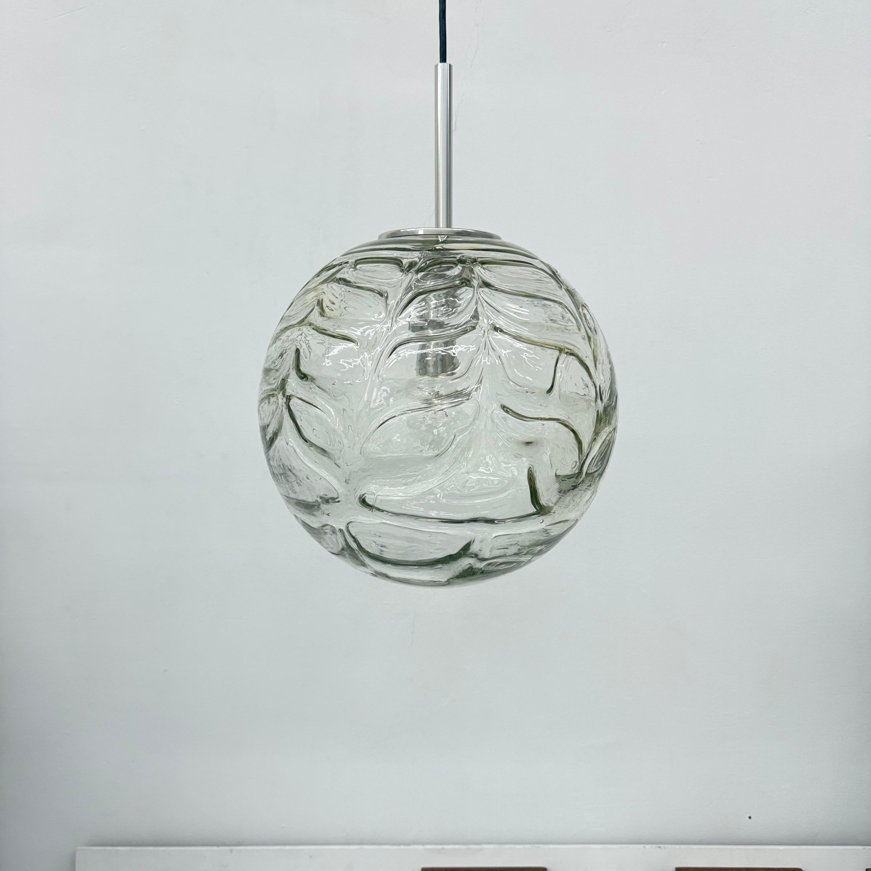 Doria leuchtende Glas-Hängelampe , 1970er Jahre im Angebot 3
