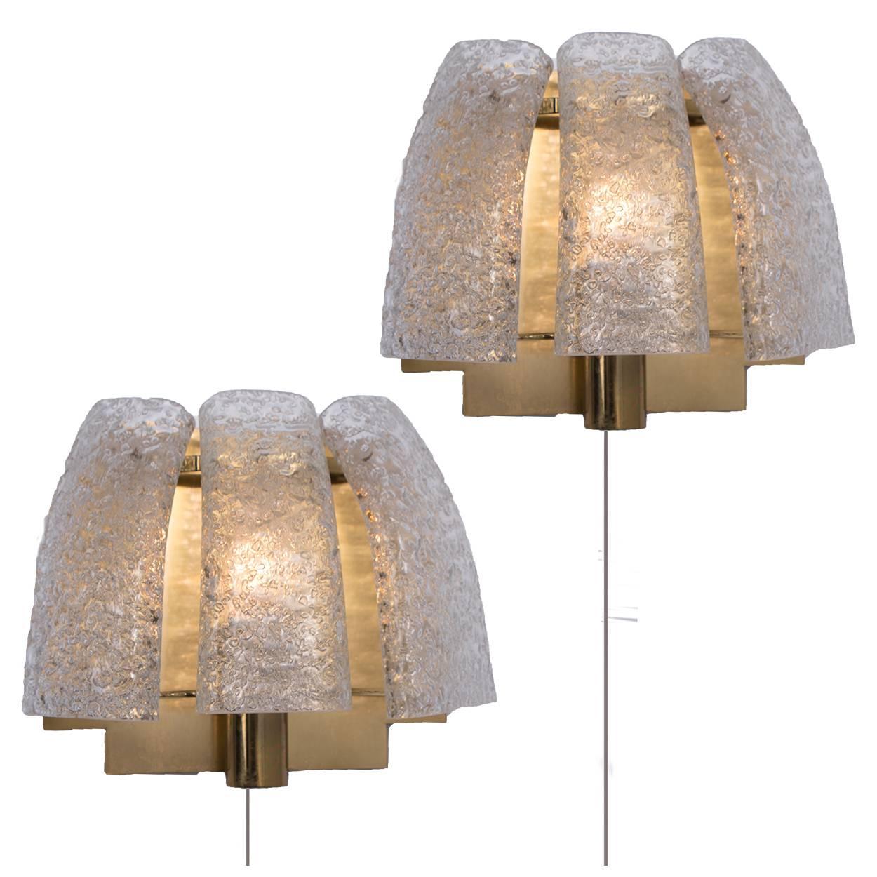 We offer a set of high-end Doria light fixtures. The set is executed to a high standard. Beautiful craftsmanship.

The art glass has pattern in it, what gives a nice diffuse light effect and a nice pattern on ceiling, walls and floor.

The