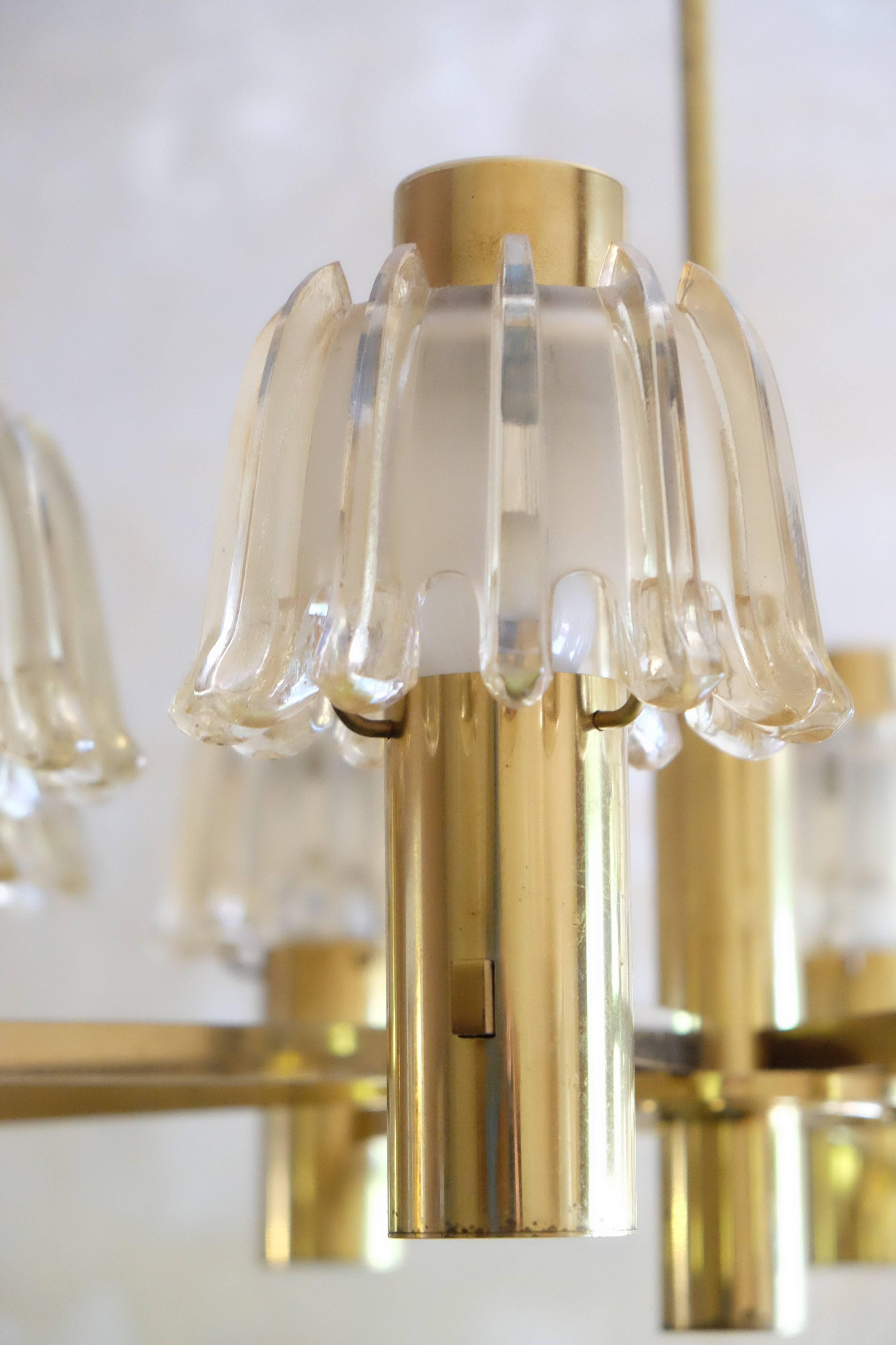 Doria Mid-Century Impressive Brass and Glass Chandelier For Sale 4