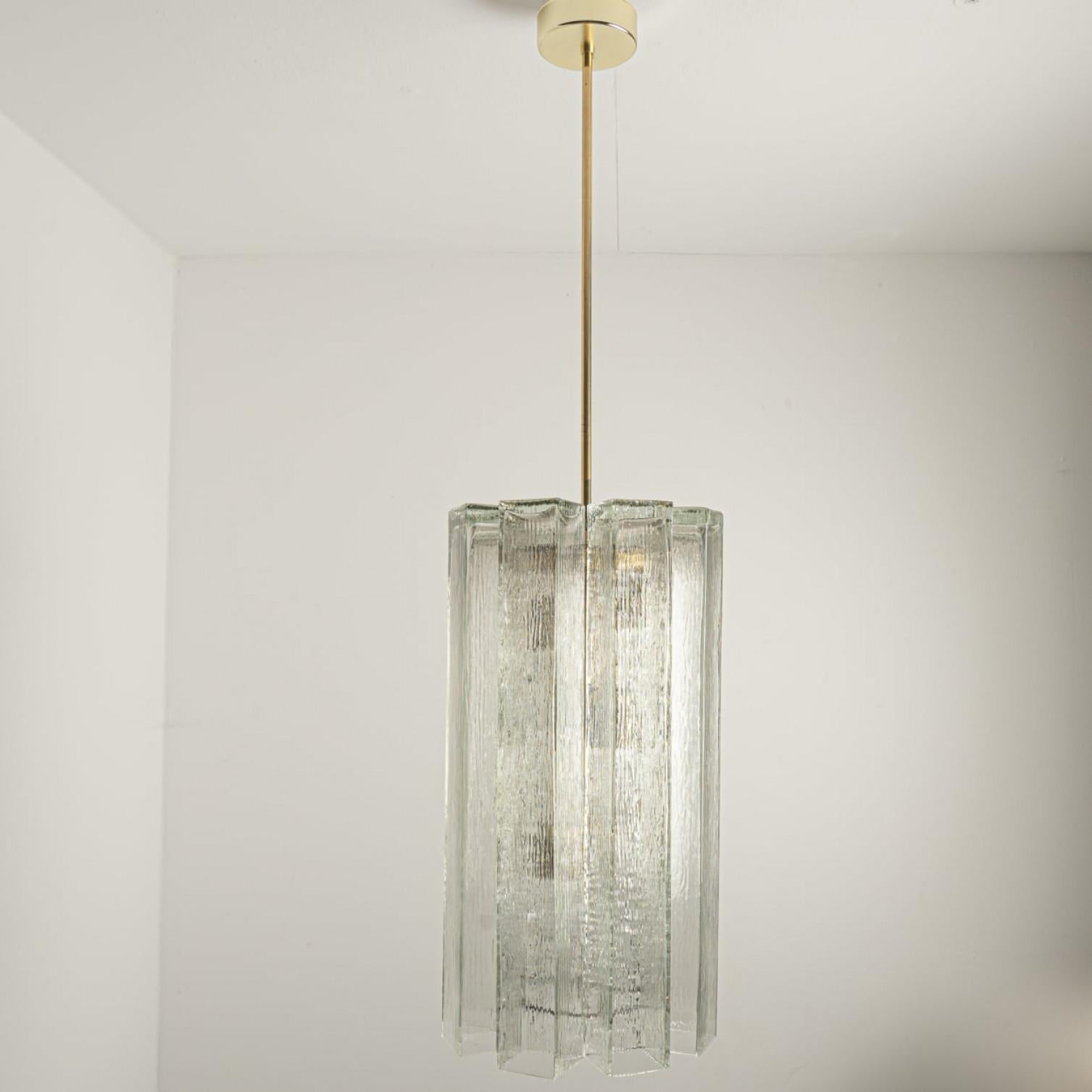 Milieu du XXe siècle Pendentif Doria en verre côtelé et laiton, Allemagne, années 1960 en vente