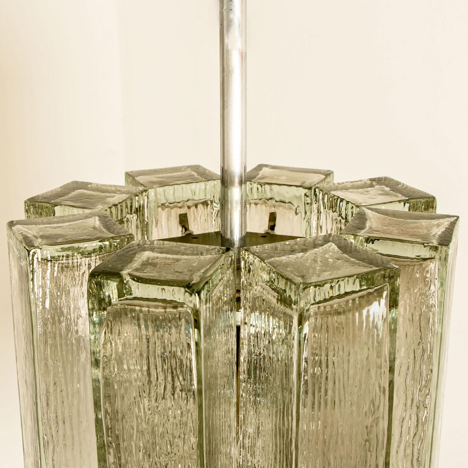 Allemand Pendentif Doria en verre strié et chrome, Allemagne, années 1960 en vente