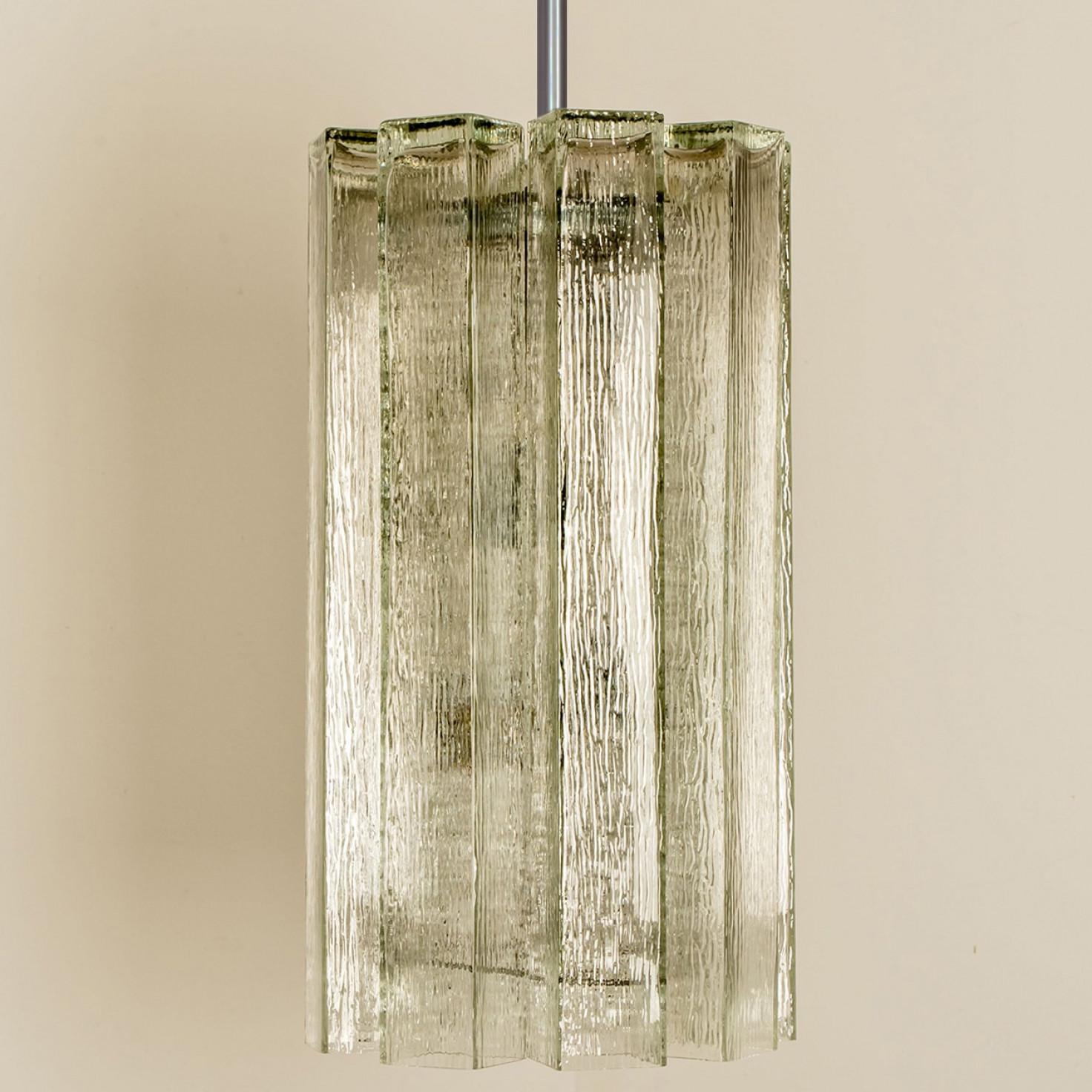 Pendentif Doria en verre strié et chrome, Allemagne, années 1960 Bon état - En vente à Rijssen, NL