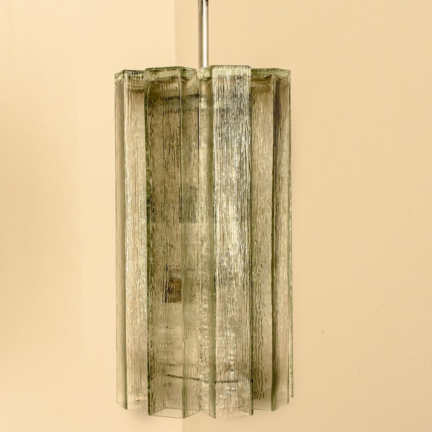 Milieu du XXe siècle Pendentif Doria en verre strié et chrome, Allemagne, années 1960 en vente